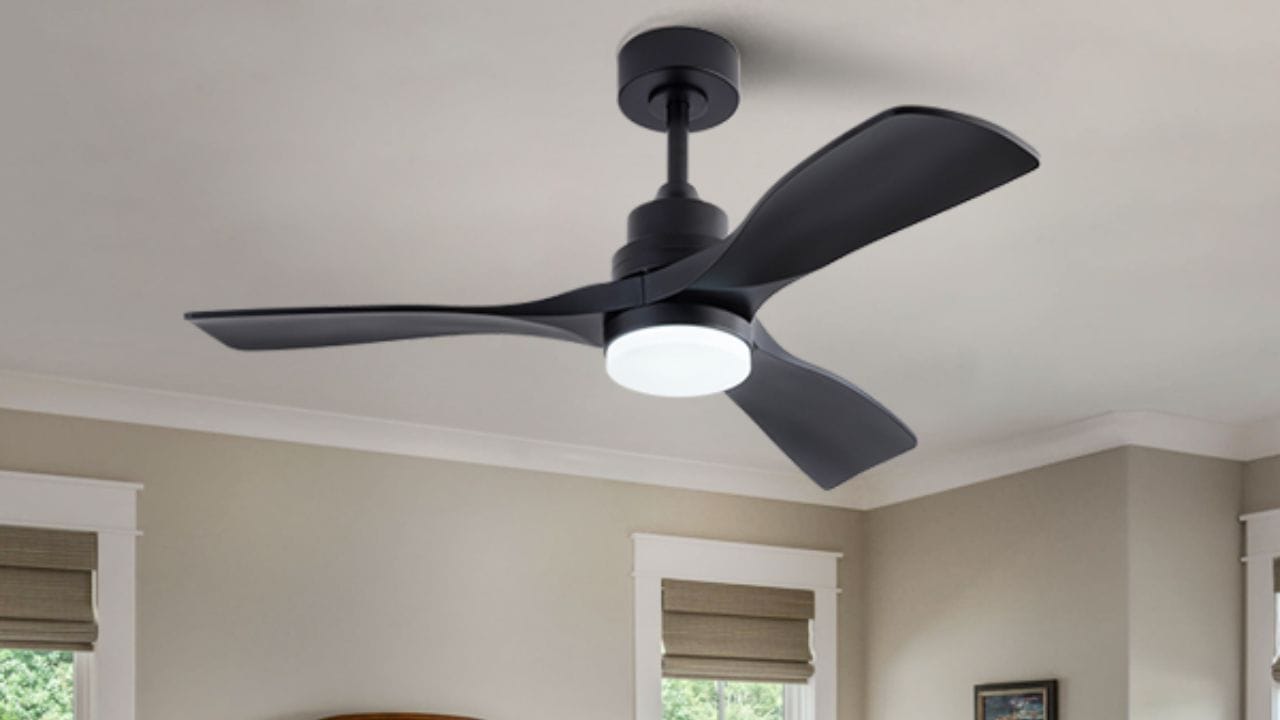 3 પાંખિયા વાળો પંખો: ભારતમાં, 3-પાંખિયા વાળા પંખા સૌથી વધુ ઉપયોગમાં લેવાય છે. આનું મુખ્ય કારણ તેમા સારો પવન ફેકવાનીં ક્ષમતા છે. મૂળભૂત રીતે, ઓછા બ્લેડ હોવાનો અર્થ એ છે કે પંખાને ચલાવવા માટે ઓછા પ્રયત્નોની જરૂર પડે છે; પરિણામે, તે ઓછી વીજળીનો ઉપયોગ કરીને ઝડપી વેગે ફરી શકે છે, પરિણામે સારો હવાનો પ્રવાહ ઉત્પન્ન થાય છે જે યુઝર્સને વધારે ઠંડક આપે છે.  (ફોટો ક્રેડિટ-Google)