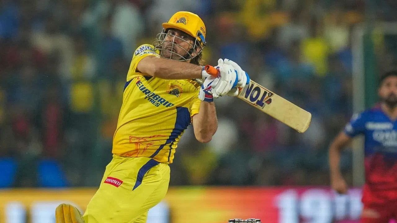 IPL ઈતિહાસમાં પાવરપ્લેમાં ટોપ 5 સૌથી ખરાબ પ્રદર્શનમાં ચોથા ક્રમે પણ ચેન્નાઈ સુપર કિંગ્સ જ છે. CSK એ IPL 2011 માં કોલકાતા નાઈટ રાઈડર્સ સામે પાવરપ્લેમાં માત્ર 15 રન જ બનાવ્યા હતા અને 2 વિકેટ પણ ગુમાવી હતી. 