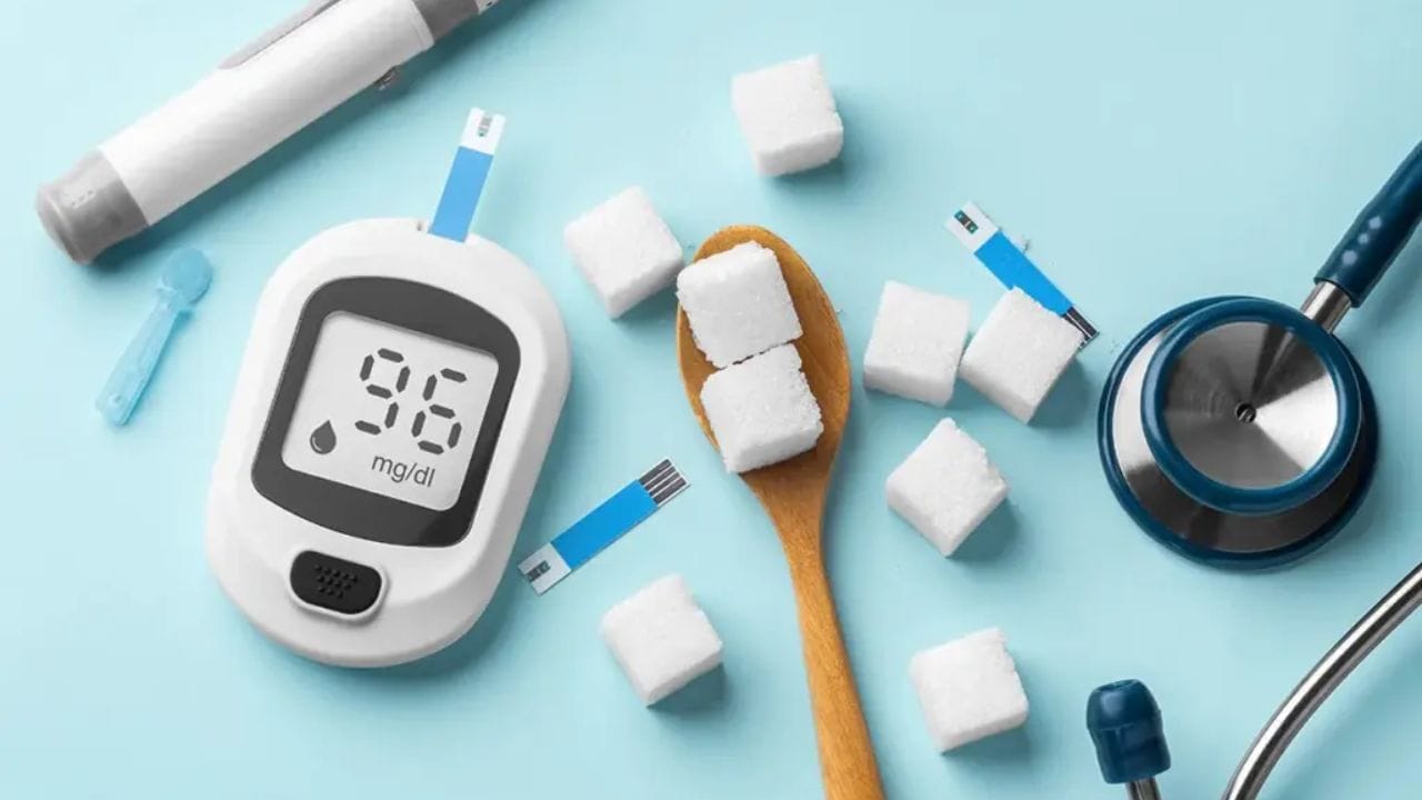 આ ખોરાકને લાંબા સમય સુધી સાચવવા માટે, તેમાં ખાંડ અને કોર્ન સિરપ ઉમેરવામાં આવે છે. આ બધા ખોરાકમાં ખાંડ હોય છે. જોકે આ ખોરાકનો સ્વાદ ખારો હોય છે, તે શરીરમાં ગ્લુકોઝનું સ્તર ઝડપથી વધારી શકે છે, જેનાથી બ્લડ સુગરનું નિયંત્રણ મુશ્કેલ બને છે. આ ખાસ કરીને ડાયાબિટીસથી પીડિત લોકો માટે ખતરનાક બની શકે છે.
