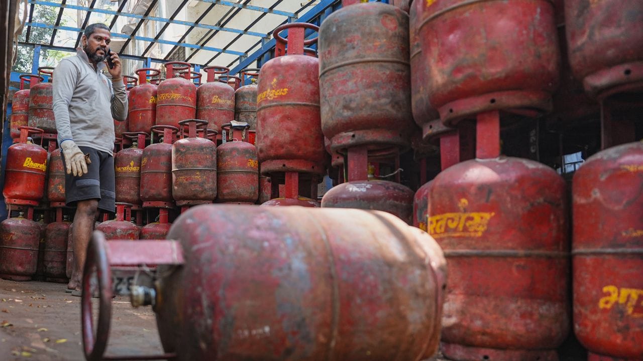 વધુમાં, આ કાણા ઉનાળા દરમિયાન સિલિન્ડરને ઠંડુ રાખે છે અને દબાણ ઘટાડવામાં મદદ કરે છે. (all photo: PTI)