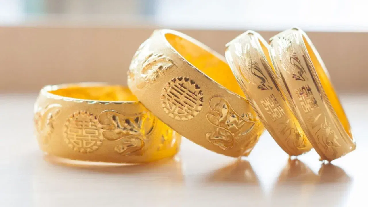 હાલમાં, મુંબઈ, ચેન્નાઈ અને કોલકાતામાં 22 કેરેટ સોનાનો ભાવ પ્રતિ 10 ગ્રામ ₹1,42,800 છે, જ્યારે 24 કેરેટ સોનાનો ભાવ પ્રતિ 10 ગ્રામ ₹1,55,780 છે.(ફોટો ક્રેડિટ- File Image)