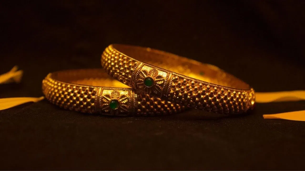 દિલ્હીમાં 30 એપ્રિલ ના રોજ 10 ગ્રામ સોનાના ભાવમાં થોડો વધારો થયો છે. આજે દિલ્હીમાં 24 કેરેટ સોનાનો ભાવ ₹ 1,50,580 રૂપિયા પર છે. જ્યારે 22 કેરેટનો ભાવ ₹1,38,040 રૂપિયા પર છે.(ફોટો ક્રેડિટ- File Image)