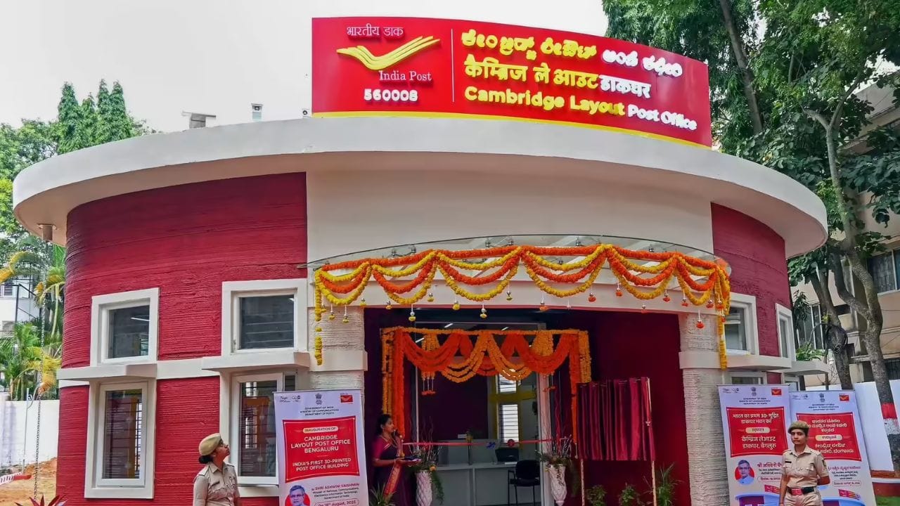 હવે ચાલો આ યોજના પાછળનું નાણાકીય ગણિત સમજીએ અને દર મહિને 20,500 રૂપિયા કેવી રીતે કમાઈ શકાય તે સમજીએ. હાલમાં, SCSS 8.2 ટકા વ્યાજ દર આપે છે, જે બજારમાં ઉપલબ્ધ અન્ય ઘણા સુરક્ષિત રોકાણ વિકલ્પોની તુલનામાં ઘણો સારો છે. ધારો કે કોઈ સિનિયર નાગરિક આ યોજનામાં તેમની બચતમાંથી 30 લાખ રૂપિયાની મહત્તમ મર્યાદાનું રોકાણ કરે છે. 8.2 ટકાના દરે, આ રકમ દર વર્ષે આશરે 2,46,000 રૂપિયા વ્યાજ ઉત્પન્ન કરે છે. જો આ વાર્ષિક વ્યાજને બાર મહિનામાં વિભાજીત કરવામાં આવે, તો આ રકમ દર મહિને 20,500 રૂપિયા થાય છે.
