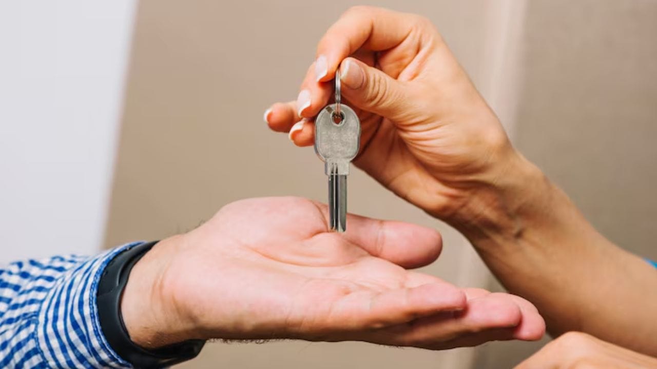 જો કોઈ મકાનમાલિક ભાડૂઆત પાસેથી સમારકામ ખર્ચની માંગ કરે છે, તો તેમણે પુરાવા આપવા પડશે કે નુકસાન, હકીકતમાં, ભાડૂઆત દ્વારા થયું હતું. જો આ દાવાને સમર્થન આપવા માટે પૂરતા પુરાવા ન હોય, અથવા જો ભાડૂઆતના રહેવા આવે પહેલા નુકસાન થયું હોય, તો કોર્ટ આવા દાવાને ફગાવી શકે છે.(ફોટો ક્રેડિટ-Google)