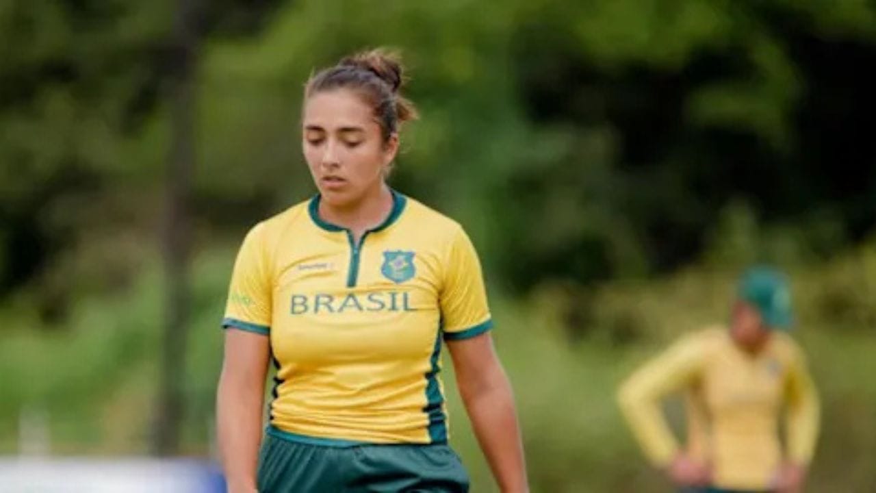 આ પહેલા, ભૂટાનના સોનમ યેશેએ પુરુષોની T20Iમાં 8 વિકેટ લીધી હતી, જ્યારે ઈન્ડોનેશિયાની રોહમાલિયાના નામે મહિલા T20Iમાં 7 વિકેટનો રેકોર્ડ હતો. લૌરાએ બંનેને પાછળ છોડી દીધા.