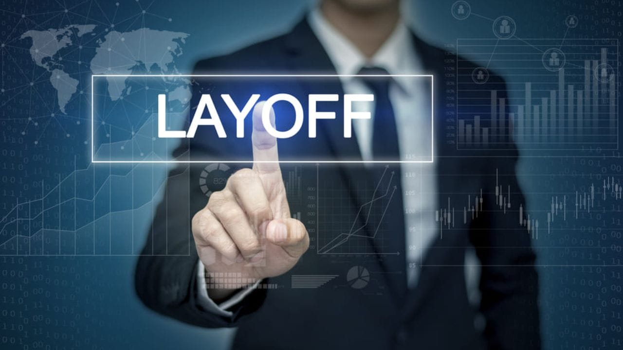 છટણી કરાયેલા કર્મચારીઓ માટે, કંપનીએ ચોક્કસ નાણાકીય સહાય પૂરી પાડવાનું વચન આપ્યું છે. આ પેકેજમાં દરેક પૂર્ણ સેવા વર્ષ માટે 15 દિવસનો પગાર, એક મહિનાનો મૂળ પગાર, ઉપાર્જિત રજાનું રોકડીકરણ, ગ્રેચ્યુઇટી (જ્યાં લાગુ પડે), અને નોટિસ સમયગાળા માટેનો પગાર શામેલ છે. વધુમાં, બે મહિનાનો વધારાનો પગાર આપવાનો પ્રસ્તાવ છે. જો કે, આ લાભો ફક્ત તે કર્મચારીઓને જ આપવામાં આવશે જેઓ કંપનીથી પરસ્પર મૈત્રીપૂર્ણ રીતે અલગ થવા માટે સંમત થાય છે. (ફોટો ક્રેડિટ- Computerworld)