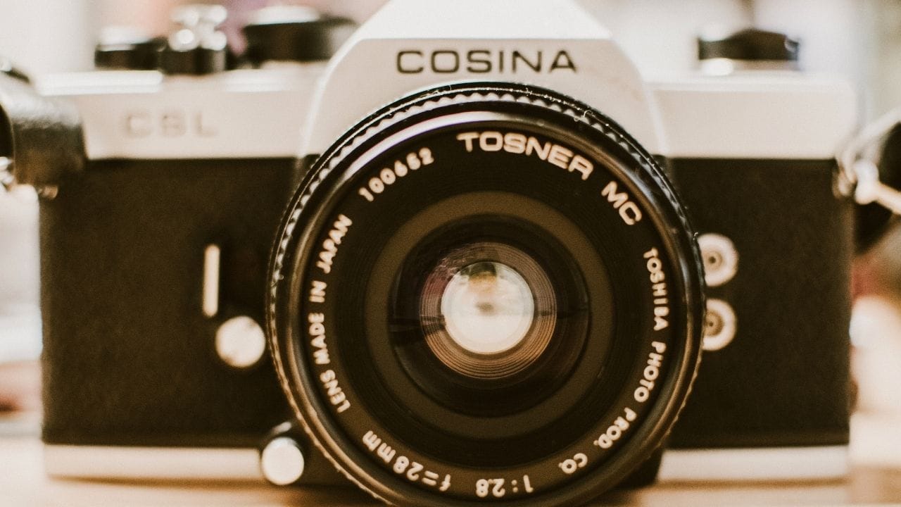 ભારતીય ફોજદારી સંહિતામાં મહિલાઓની ગોપનીયતાના રક્ષણ માટે વિવિધ જોગવાઈઓ છે. BNS અનુસાર, કોઈ મહિલાનો ફોટો કે વીડિયો તેની પરવાનગી વિના લીક કરવો એ ગંભીર ગુનો માનવામાં આવે છે.