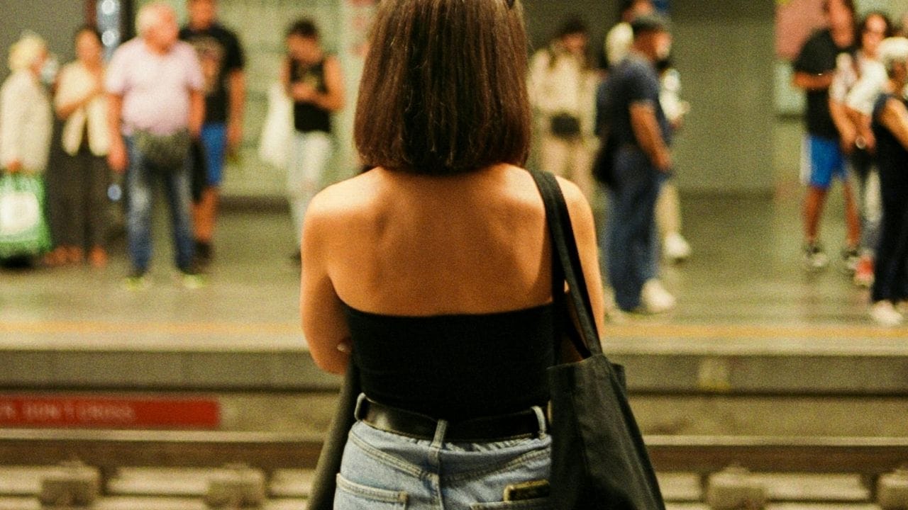 BNSની કલમ 73 હેઠળ કોઈનો પ્રાઈવેટ વીડિયો કે ફોટો લેવો અને તેને વાયરલ કરવો એક ગુનો છે.આવા કિસ્સામાં, દોષિત વ્યક્તિને ઓછામાં ઓછી 1 થી 3 વર્ષની કેદ અને દંડની સજા થાય છે.