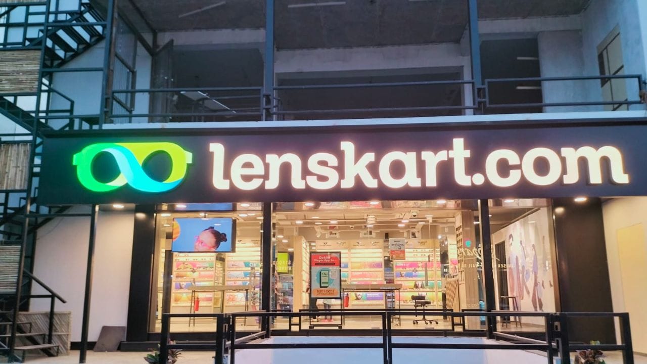 4. સ્પર્ધાનો દબાણ: Eyewear સેગમેન્ટમાં Titan Eye+ જેવી મજબૂત હાજરી પહેલાથી છે. ઉપરાંત, ભારતનો મોટો ભાગ હજુ પણ unorganized marketમાં આવે છે. પ્રાઇસિંગ પર દબાણ રહેશે અને માર્જિનમાં ઘટાડાની શક્યતા રહેશે.(ફોટો ક્રેડિટ-Google)