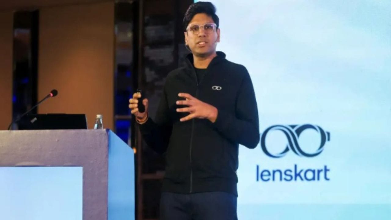 નિષ્કર્ષ: Lenskart એક મજબૂત બ્રાન્ડ અને ઝડપથી વધતી કંપની છે, તેમાં કોઈ શંકા નથી. પરંતુ રોકાણના દૃષ્ટિકોણથી આ એક “high growth, high valuation, high risk” સ્ટોક બની ગયો છે. જેઓ રોકાણકારોને સ્થિર અને સુરક્ષિત રિટર્ન જોઈએ છે, તેમના માટે આ સ્ટોક હાલ જોખમી હોઈ શકે છે.જ્યારે લાંબા ગાળાના અને ઊંચા જોખમ સહન કરનારા રોકાણકારો માટે આ એક સંભવિત ગ્રોથ સ્ટોરી બની શકે છે .(ફોટો ક્રેડિટ-Google)