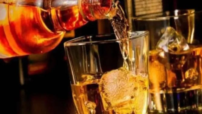 મોટા પાયે નકલી ઇંગ્લિશ દારૂ બનાવવાનું કૌભાંડ સામે આવ્યું, જુઓ વીડિયો