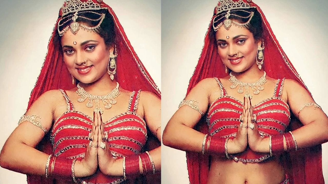 ધીમે ધીમે, મંદાકિની ફિલ્મી પડદા પરથી દૂર થઈ ગઈ. આખરે તે પોતાની મરજીથી સિનેમાથી દૂર થઈ ગઈ. જોકે, અભિનેત્રીએ હંમેશા દાઉદ સાથેના અફેરના અહેવાલોને ખોટા ગણાવીને નકારી કાઢ્યા છે. જ્યારે ફિલ્મ ઉદ્યોગે મંદાકિનીથી દૂરી બનાવી, ત્યારે તેનો પરિવાર તેની સાથે ઉભો રહ્યો અને ટેકો આપ્યો. (ફોટો ક્રેડિટ-Google)