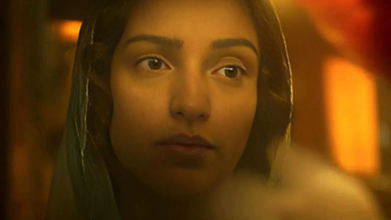 ઓ રોમિયો (એમેઝોન પ્રાઇમ): પહેલા ચાલો આ અઠવાડિયાની સૌથી મોટી રિલીઝ વિશે વાત કરીએ. શાહિદ કપૂર અને તૃપ્તિ ડિમરીની ફિલ્મ, ઓ રોમિયો. હા, શાહિદ કપૂરની ફિલ્મ આ અઠવાડિયે 10 એપ્રિલે એમેઝોન પ્રાઇમ વીડિયો પર રિલીઝ થઈ રહી છે. શાહિદ અને તૃપ્તિ ઉપરાંત, આ ફિલ્મમાં ફરીદા જલાલ, અવનીશ તિવારી અને નાના પાટેકર જેવા અદ્ભુત કલાકારો પણ છે.
