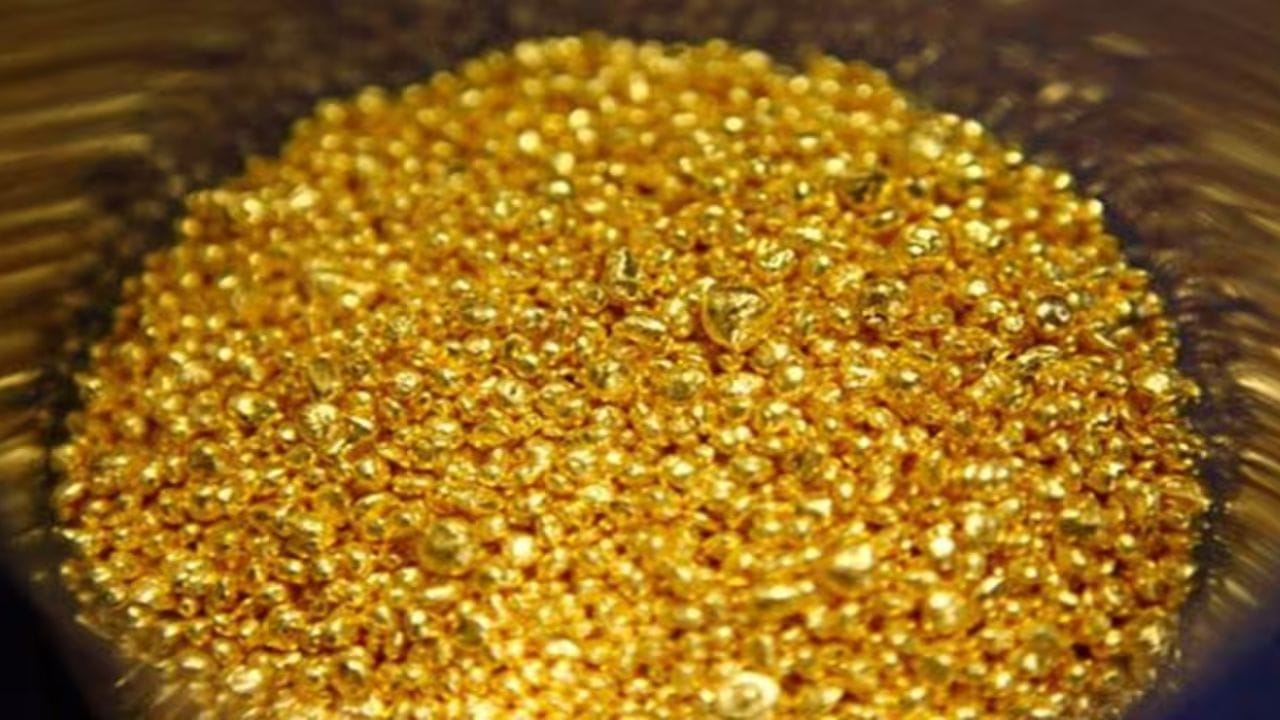 ખરેખર, વિશ્વ હાલમાં ભારે ભૂરાજકીય તણાવનો અનુભવ કરી રહ્યું છે. ઈરાન યુદ્ધ અને મધ્ય પૂર્વમાં તણાવને કારણે શાંતિ કરારો નિર્ણાયક તબક્કામાં છે. યુએસ વ્હાઇટ હાઉસ ઈરાન સાથે સીધી વાતચીતનો સંકેત આપી રહ્યું છે, પરંતુ લેબનોનમાં ઇઝરાયલી હુમલાઓએ પરિસ્થિતિને વધુ ખરાબ કરી દીધી છે. મહત્વપૂર્ણ વેપાર માર્ગ, હોર્મુઝ સ્ટ્રેટ, વર્ચ્યુઅલ રીતે બંધ છે.