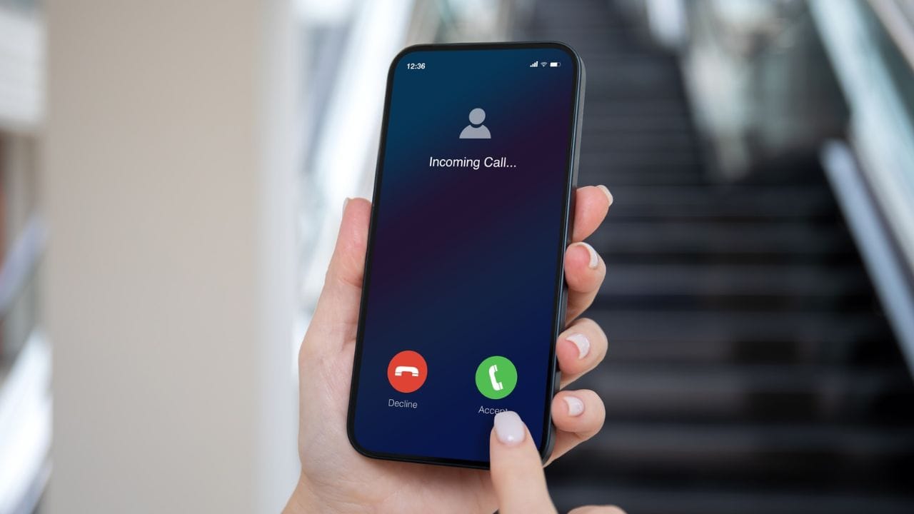 જો કોઈ પણ રિંગટોન મોટેથી વાગી રહ્યું નથી, તો સ્પીકરમાં સમસ્યા હોઈ શકે છે. આવા કિસ્સામાં, તમારે તમારા ફોનનું રિપેર કરાવવું જોઈએ. ફોન રિપેર માટે, હંમેશા કંપનીના સત્તાવાર સેવા કેન્દ્રની મુલાકાત લો. ખાતરી કરો કે ફક્ત મૂળ ભાગો જ ઇન્સ્ટોલ કરેલા છે.(ફોટો ક્રેડિટ-Google)