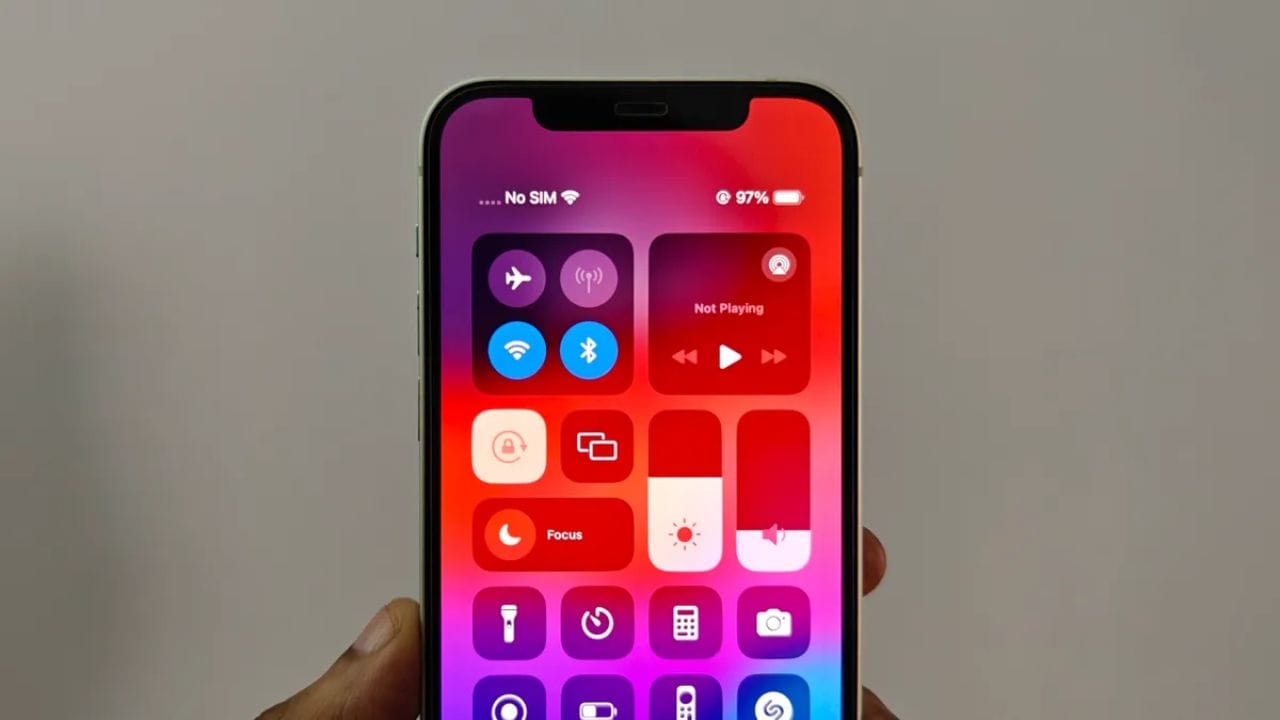 જો આ સમયગાળા પછી પણ રિચાર્જ કરવામાં ન આવે, તો પછી ઇનકમિંગ સેવાઓને પણ બંધ કરવામાં આવે છે. આ તબક્કે, તમારું સિમ કાર્ડ ફક્ત ઔપચારિકતા બની જાય છે, કારણ કે તમે ન તો કોલ પ્રાપ્ત કરી શકો છો કે ન તો મેસેજ પ્રાપ્ત કરી શકો છો. (ફોટો ક્રેડિટ- CNET)