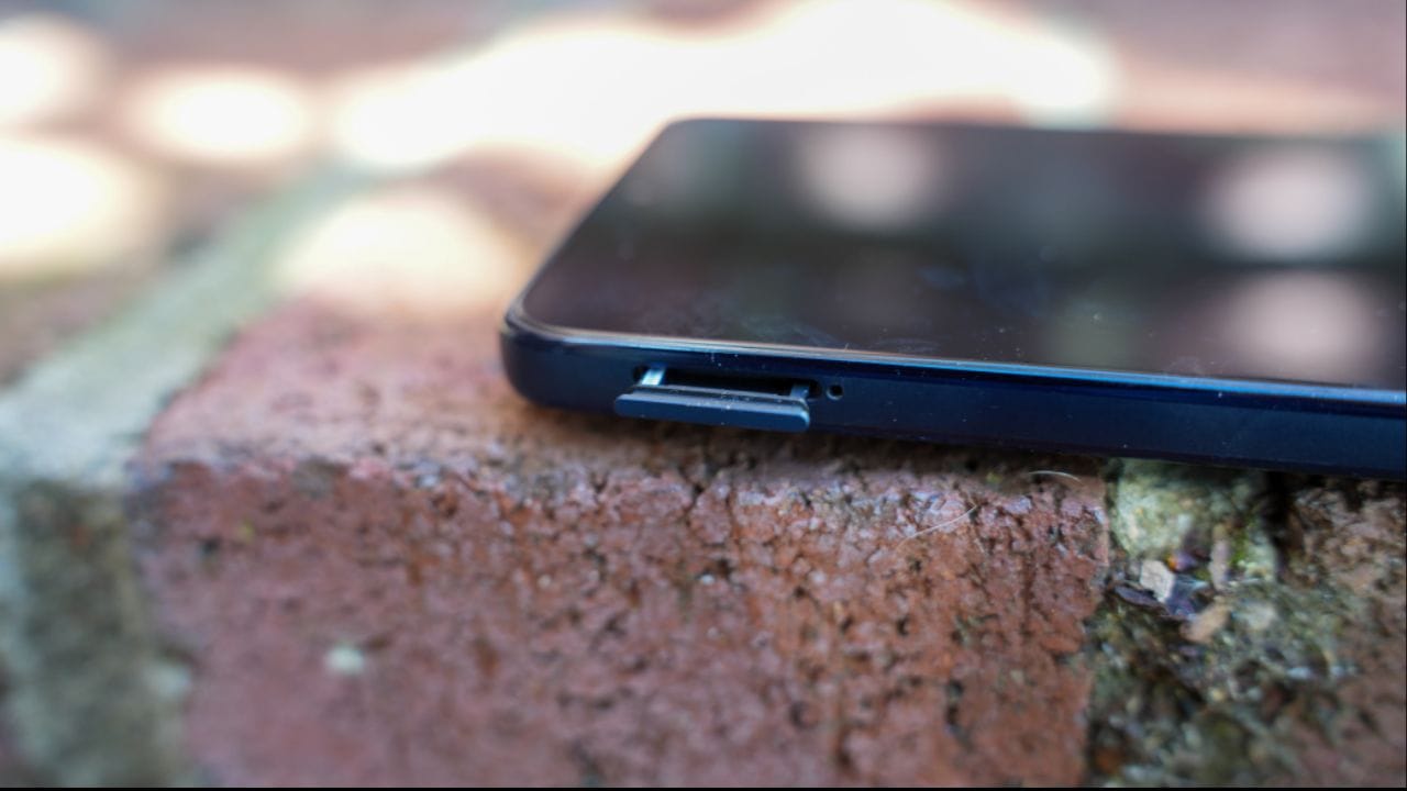 જો સિમ કાર્ડ લાંબા સમય સુધી ડિએકિટવેટ રહે છે, તો કંપની તે નંબરને ફરીથી ચાલુ કરી શકે છે અને તેને બીજા યુઝરને ફરીથી સોંપી શકે છે. બીજા શબ્દોમાં કહીએ તો, તમે તમારો જૂનો નંબર કાયમ માટે ગુમાવી શકો છો. (ફોટો ક્રેડિટ-PCMag)