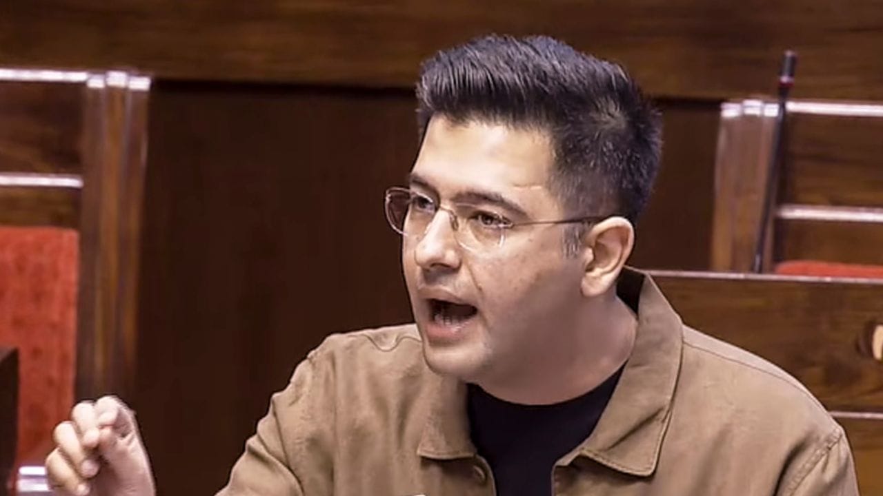  આમ આદમી પાર્ટીએ રાઘવ ચઢ્ઢાને રાજ્યસભામાં AAPના ઉપનેતા પદ પરથી હટાવી દીધા છે.આમ આદમી પાર્ટીના આ એક્શન પછી રાધવ ચઢ્ઢાએ પોતાની પ્રતિક્રિયા આપી છે. 