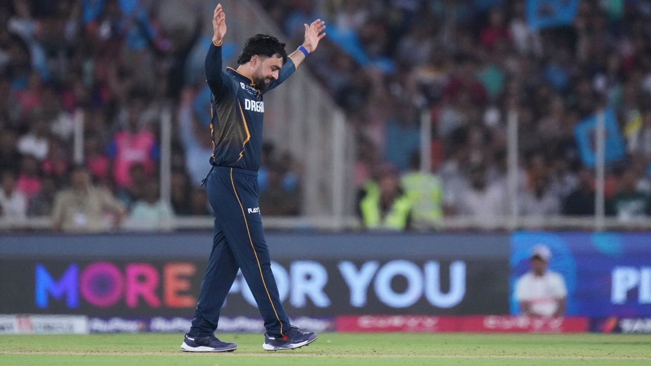 અફઘાન સ્ટાર ક્રિકેટરના જણાવ્યા મુજબ, તેને ભારત અને ઓસ્ટ્રેલિયા બંને તરફથી નાગરિકતા અને રમવાની તક બંનેની ઓફર મળી હતી. જોકે,હાલ આ પ્લેયરની બુક પણ આવી રહી છે આથી આ પબ્લિસિટી સ્ટંટ પણ હોઈ શકે છે. ભારતમાં ક્રિકેટ પ્રતિભાની કોઈ કમી નથી જો અફઘાન ટીમના ખેલાડીઓની જરૂર પડે. ભારતીય મૂળના ખેલાડીઓ વિશ્વના 40 થી વધુ દેશોમાં ક્રિકેટ રમી રહ્યા છે. અમેરિકા જેવી ટીમના બધા ખેલાડીઓ ભારતીય છે. વિદેશી ખેલાડીઓ ભારતમાં IPL રમવા માટે તલપાપડ છે અને લાખો પ્રતિભાશાળી લોકો ભારતીય ટીમમાં સ્થાન મેળવવા માટે કતારમાં છે, તો શું અફઘાન ખેલાડીઓ આ બધા લાખો ખેલાડીઓ કરતાં વધુ સારા છે? (ફોટો ક્રેડિટ-Google)