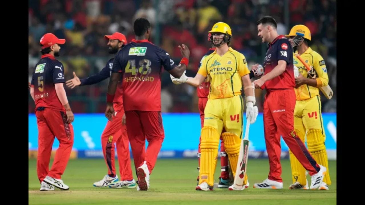 તાજેતરમાં, ટીમને રોયલ ચેલેન્જર્સ બેંગલુરુ (RCB) સામે હારનો સામનો કરવો પડ્યો, જ્યાં તેઓ 43 રનના માર્જિનથી હારી ગયા હતા.  હારની હેટ્રિક બાદ, ચેન્નાઈ હવે પોઈન્ટ ટેબલમાં ખૂબ જ નીચે આવી ગયું છે અને પ્લેઓફની દોડમાં પાછળ પડી રહ્યું હોય તેવું લાગે છે.