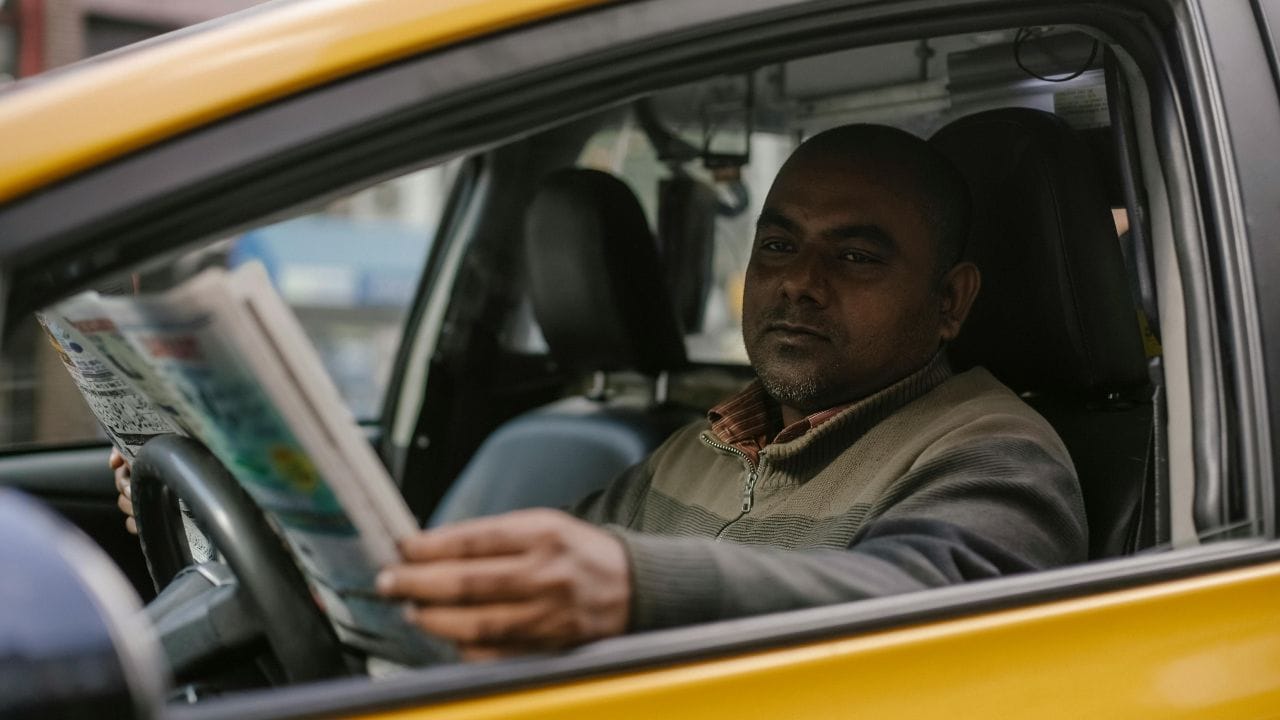 ડિજિટલ પુરાવા ખૂબ જ મહત્વના હોય છે. જો કોઈ ડ્રાઇવર તમને મેસેજ કરે અથવા હેરાન કરે, તો તેના સ્ક્રીનશોટ સાચવી રાખો. આ પુરાવા ફરિયાદ દરમિયાન ખૂબ મદદરૂપ થાય છે.
