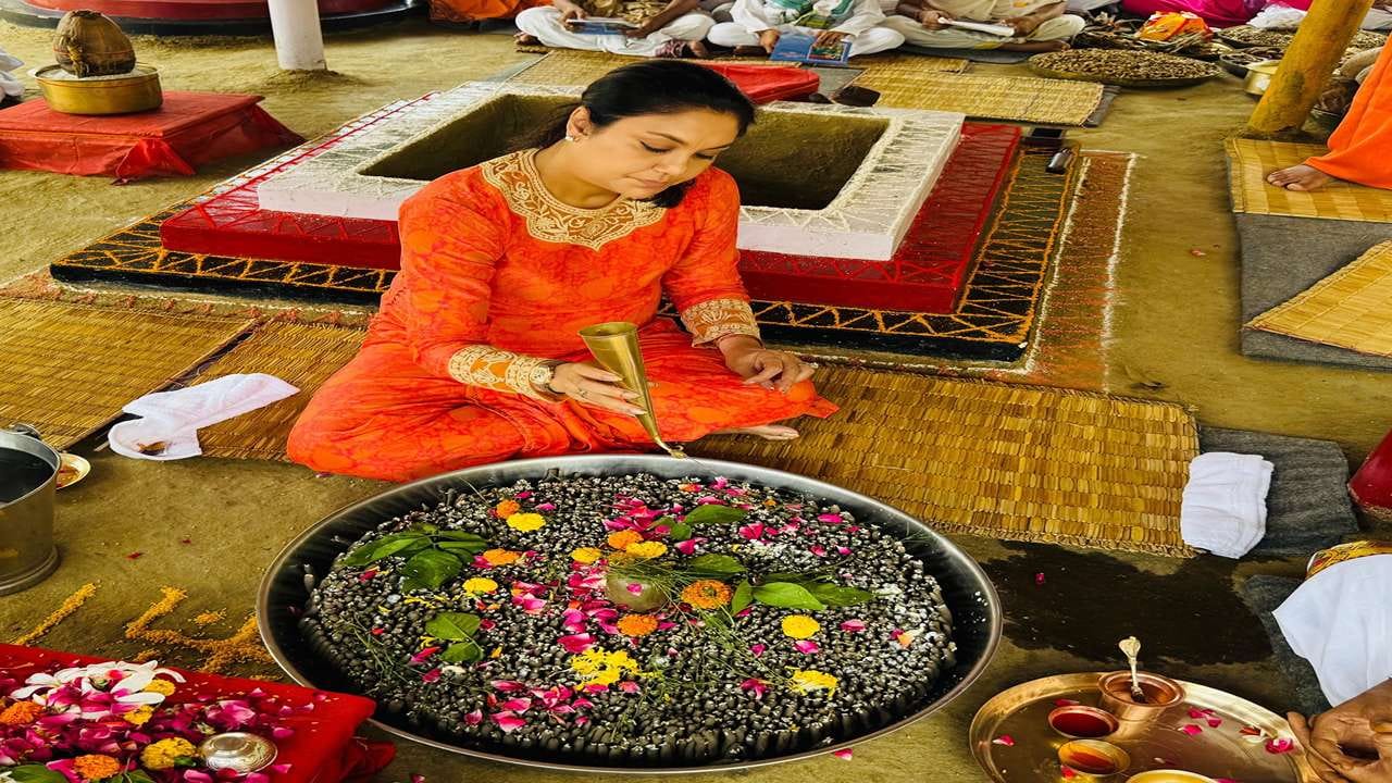 આસામ વિધાનસભા ચૂંટણી માટે મતદાન 9 એપ્રિલે થવાનું છે. મતદાનના થોડા દિવસો પહેલા, કોંગ્રેસ પાર્ટીએ મુખ્યમંત્રી હિમંત બિસ્વા શર્માના પત્ની રિનિકી ભૂયાન શર્મા પર ગંભીર આરોપ લગાવ્યો છે. 