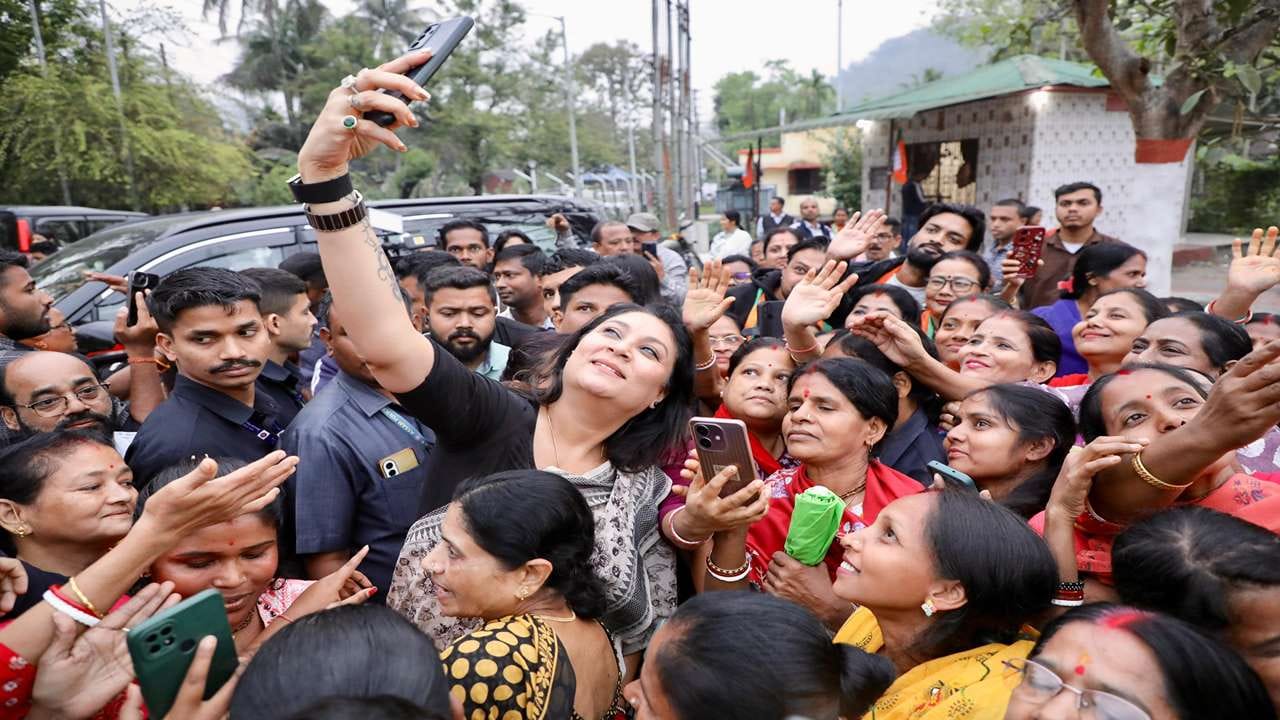 રિનિકી ફિટનેસ પ્રત્યેની તેની પ્રતિબદ્ધતા માટે પણ જાણીતી છે. તેણીનો જન્મ 31 જુલાઈ, 1973 ના રોજ ગુવાહાટીમાં થયો હતો. તેણી એક પ્રતિષ્ઠિત પરિવારમાંથી આવે છે. તેના પિતા, જાધવ ચંદ્ર ભૂયાન, એક જાણીતા ઉદ્યોગપતિ છે.