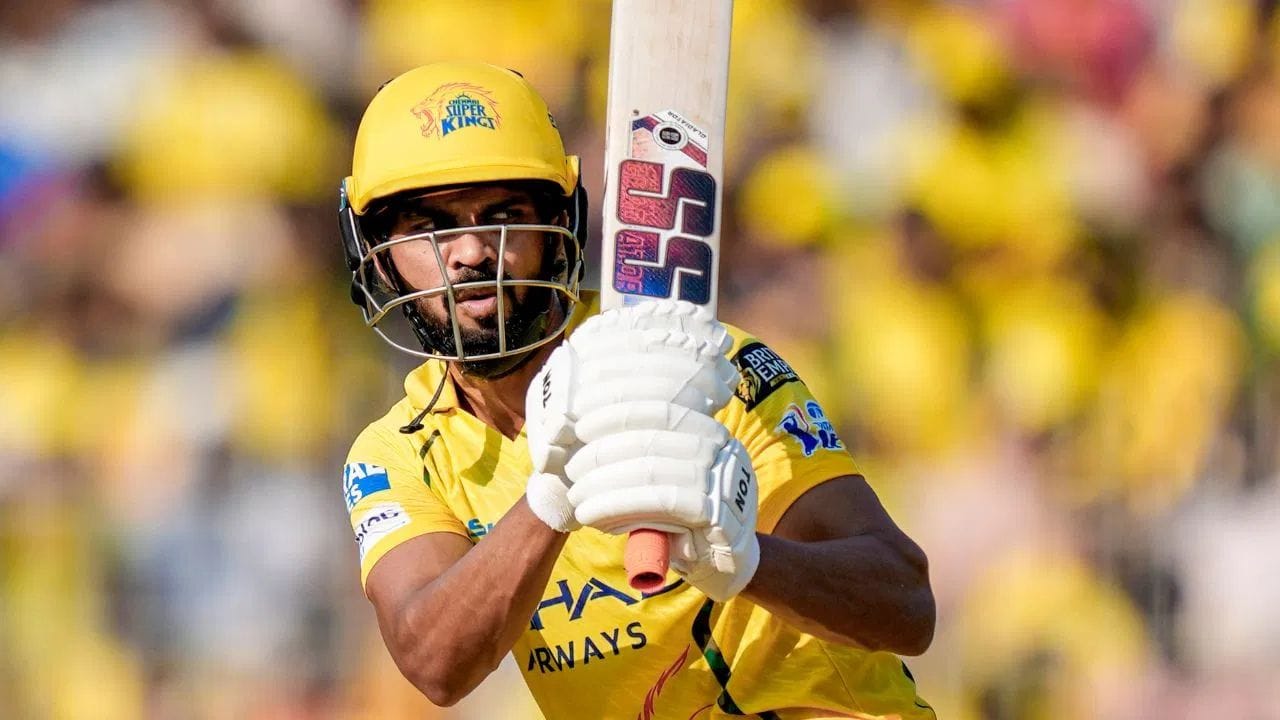 IPL 2026 ચેન્નાઈ સુપર કિંગ્સના કેપ્ટન ઋતુરાજ ગાયકવાડ માટે ખાસ રહ્યું નથી. જોકે, તે ગુજરાત ટાઈટન્સ સામે મોટી ઈનિંગ રમવામાં સફળ રહ્યો હતો. જોકે, તેની ઇનિંગ ઘણી ધીમી હતી. ગુજરાત સામે CSKની શરૂઆત ખરાબ રહી, પરંતુ કેપ્ટન ગાયકવાડે એક છેડો પકડી રાખ્યો અને ટીમને સન્માનજનક સ્કોર સુધી પહોંચવામાં મુખ્ય ભૂમિકા ભજવી હતી.