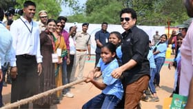 નક્સલ પ્રભાવિત વિસ્તારમાં ક્રિકેટના ભગવાન, આપ્યો વિકાસનો સંદેશ