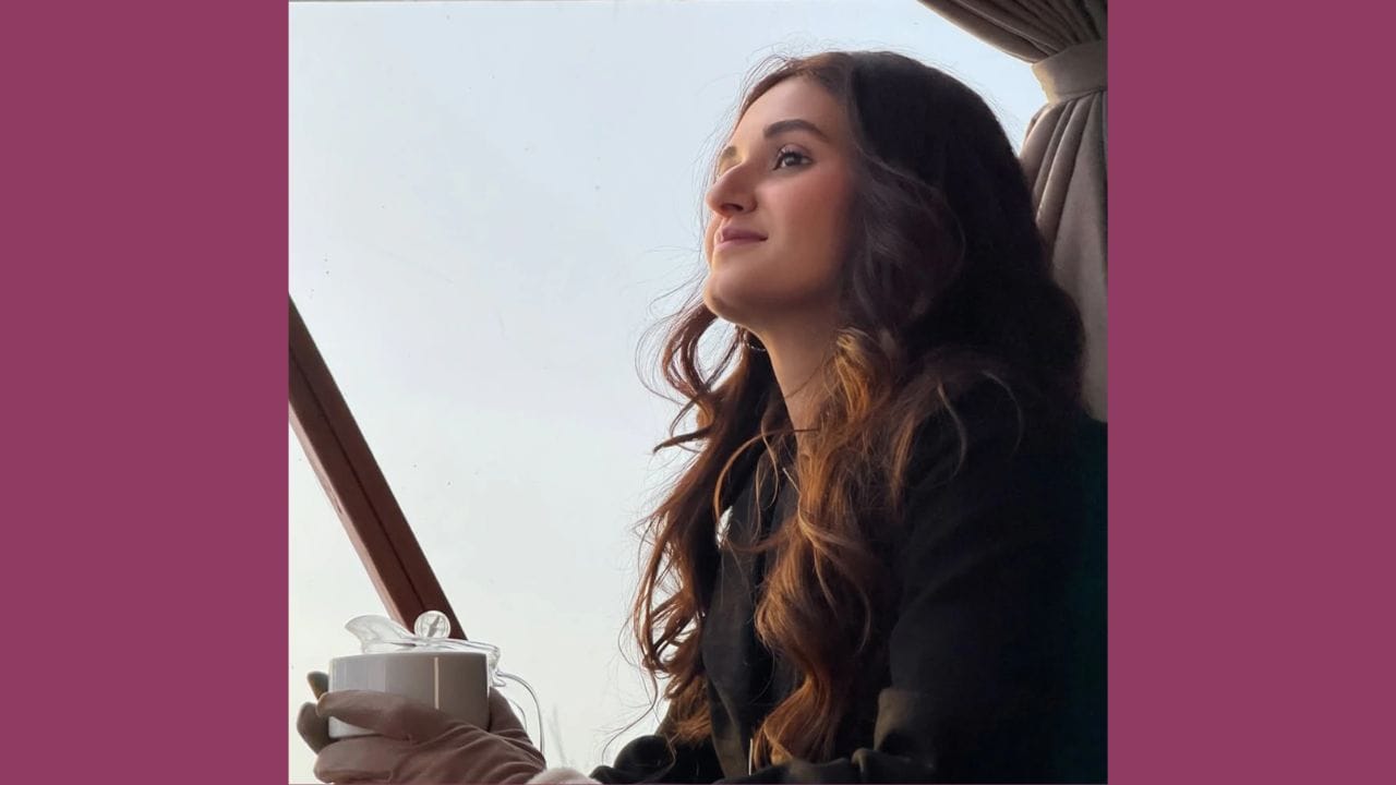 વ્યાવસાયિક મોરચે, શક્તિ મોહન હાલમાં પોતાની ડાન્સ એકેડમી, 'નૃત્ય શક્તિ' ચલાવે છે. તાલીમ અભ્યાસક્રમો અને ઓનલાઇન કાર્યક્રમો ઉપલબ્ધ છે; ઘણી સેલિબ્રિટીઓના બાળકો પણ તાલીમ લે છે. તેણીએ પદ્માવત અને શમશેરા જેવી ફિલ્મોમાં કામ કર્યું છે.(ફોટો ક્રેડિટ-શક્તિ મોહન અકાઉન્ટ)