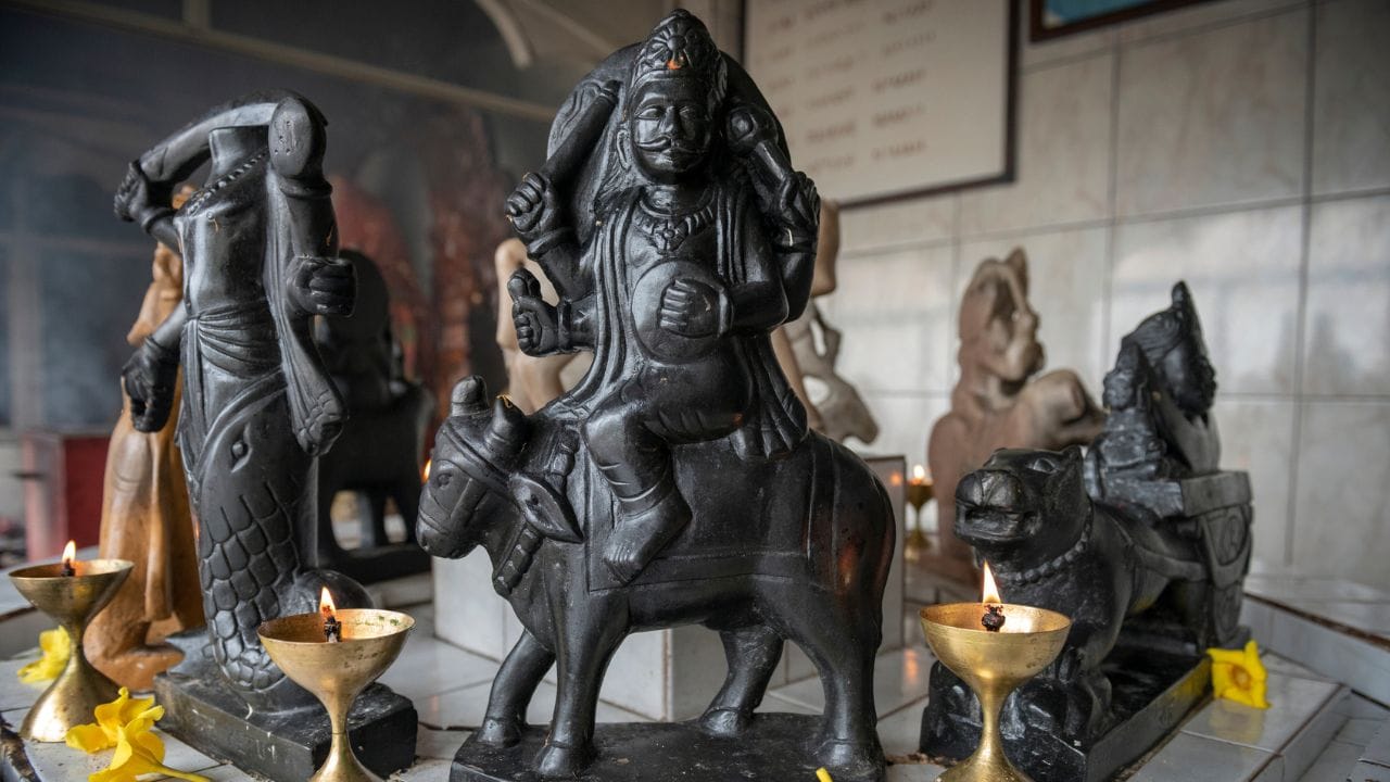 આવતા વર્ષે શનિ મેષ રાશિમાં જતાં મકર રાશિના લોકો માટે ખાસ લાભદાયક સમય બની શકે છે, ખાસ કરીને કારકિર્દી અને ધંધામાં સારા પરિણામ મળી શકે છે. વૃશ્ચિક રાશિના લોકો માટે નોકરીના નવા મોકાઓ ઊભા થઈ શકે છે, પરંતુ સ્વાસ્થ્ય બાબતે સાવચેત રહેવું જરૂરી રહેશે. મિથુન રાશિના લોકો માટે વ્યવસાયમાં વૃદ્ધિ જોવા મળશે અને જીવનસાથી તથા ભાગ્ય બંનેનો સહકાર મળશે. ( નોંધ :ટીવી9 કોઈ પણ પ્રકારે અંધશ્રદ્ધાને પ્રોત્સાહન આપતુ નથી. આ અહેવાલ માત્ર ધાર્મિક માન્યતા અને લોકોમાં પ્રચલિત માન્યતા, રીત રિવાજને આધારે રજૂ કરવામાં આવેલ છે. ) ( Credits: Getty Images )