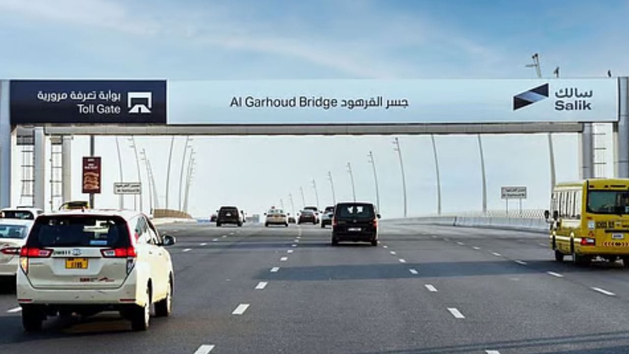 ઘણા ગલ્ફ અને એશિયન દેશોમાં રસ્તાઓ મોટાભાગે ટોલ-ફ્રી છે. કુવૈત અને ઓમાન જેવા દેશોમાં સંપૂર્ણપણે મફત રોડ નેટવર્ક છે. મુખ્ય હાઇવે અને એક્સપ્રેસવે પણ મફત છે. સાઉદી અરેબિયાએ અગાઉ ટોલ સિસ્ટમ રજૂ કરવાનું વિચાર્યું હતું, પરંતુ તે યોજનાઓ હજુ પણ મુલતવી રાખવામાં આવી છે. (ફોટો ક્રેડિટ-Google)