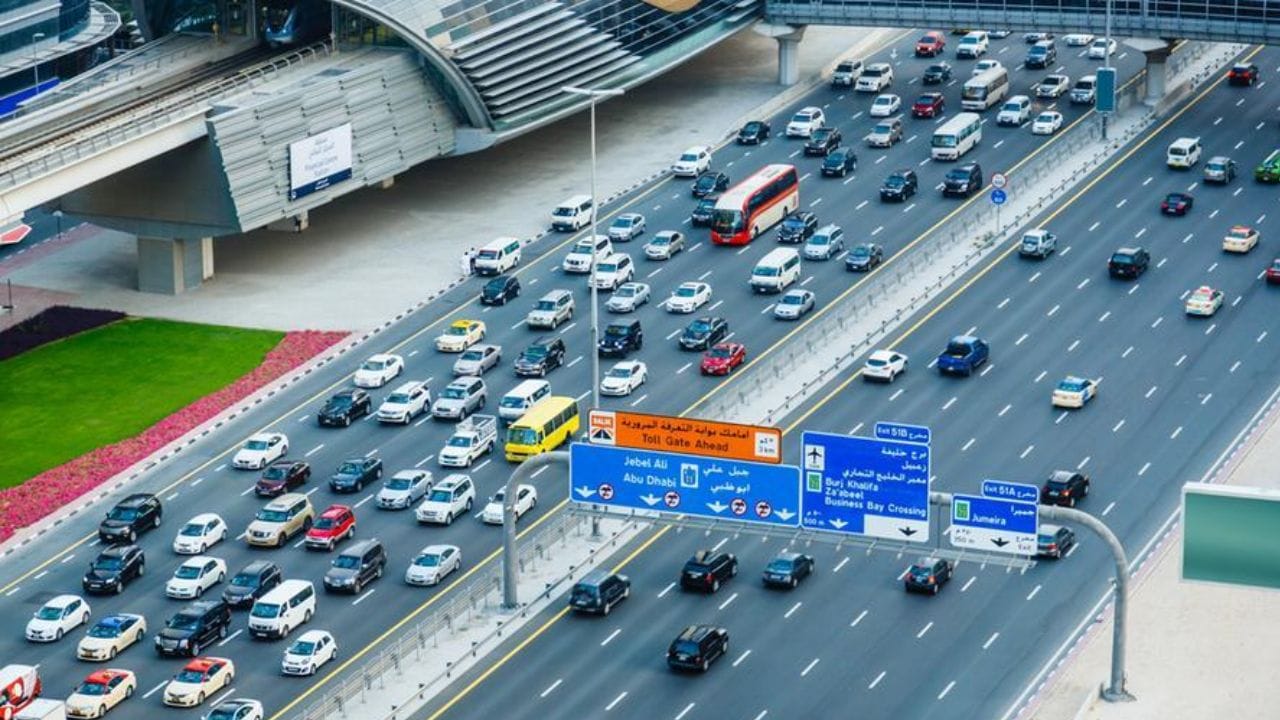 બહેરીન દેશની અંદર મફત મુસાફરીની મંજૂરી આપે છે પરંતુ ફક્ત સાઉદી અરેબિયા સાથે જોડાતા કોઝવે પર જ ચાર્જ વસૂલ કરે છે. તેવી જ રીતે, સંયુક્ત આરબ અમીરાત થોડા અલગ મોડેલને અનુસરે છે.(ફોટો ક્રેડિટ-Google)