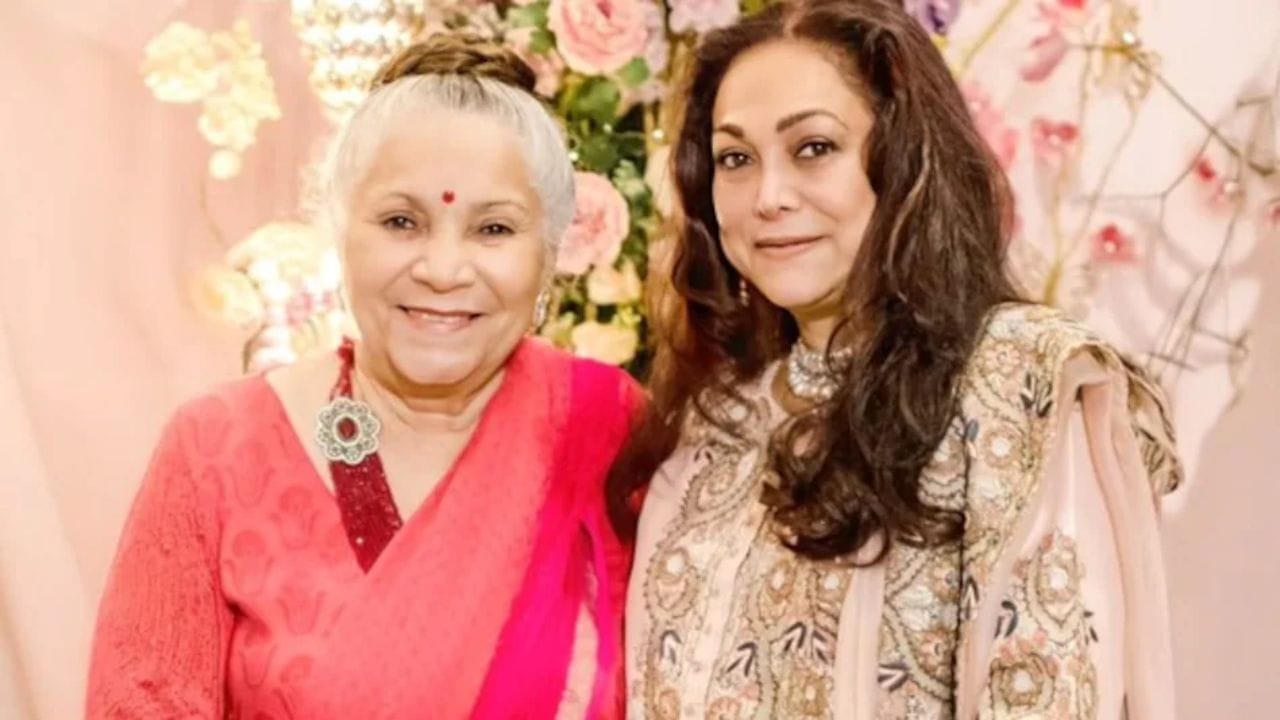 ટીનાએ તેની બહેન સાથેના પોતાના ઘણા ફોટોગ્રાફ્સ શેર કર્યા છે. પોસ્ટમાં, તેણીએ લખ્યું: "મારી મોટી બહેન, ઝરણાએ - જે ખરેખર મારા માટે બીજી માતા હતી - મારુ કન્યાદાન ખૂબ પ્રેમથી કર્યું. તેણીએ મને મારા નવા પરિવારને સોંપી, છતાં ખાતરી કરી કે હું હંમેશા મારા જન્મ પરિવારનો અભિન્ન ભાગ રહીશ.  (ફોટો ક્રેડિટ-Google)