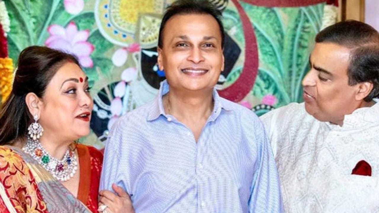 ટીનાની પોસ્ટ જોઈને, ચાહકોએ તેની બહેનના આત્માને શાશ્વત શાંતિ મળે તે માટે પ્રાર્થના કરી. આ સંવેદનશીલ સમય દરમિયાન, વપરાશકર્તાઓએ ટીનાનો સંપર્ક કર્યો છે, તેણીને મજબૂત રહેવા અને સામનો કરવાની હિંમત મેળવવા માટે પ્રોત્સાહિત કરી છે. ટીના તેની બધી બહેનો સાથે પ્રેમનું અપાર બંધન શેર કરે છે અને વારંવાર ઇન્સ્ટાગ્રામ પર તેમની સાથે ફોટા પોસ્ટ કરે છે. (ફોટો ક્રેડિટ-Google)