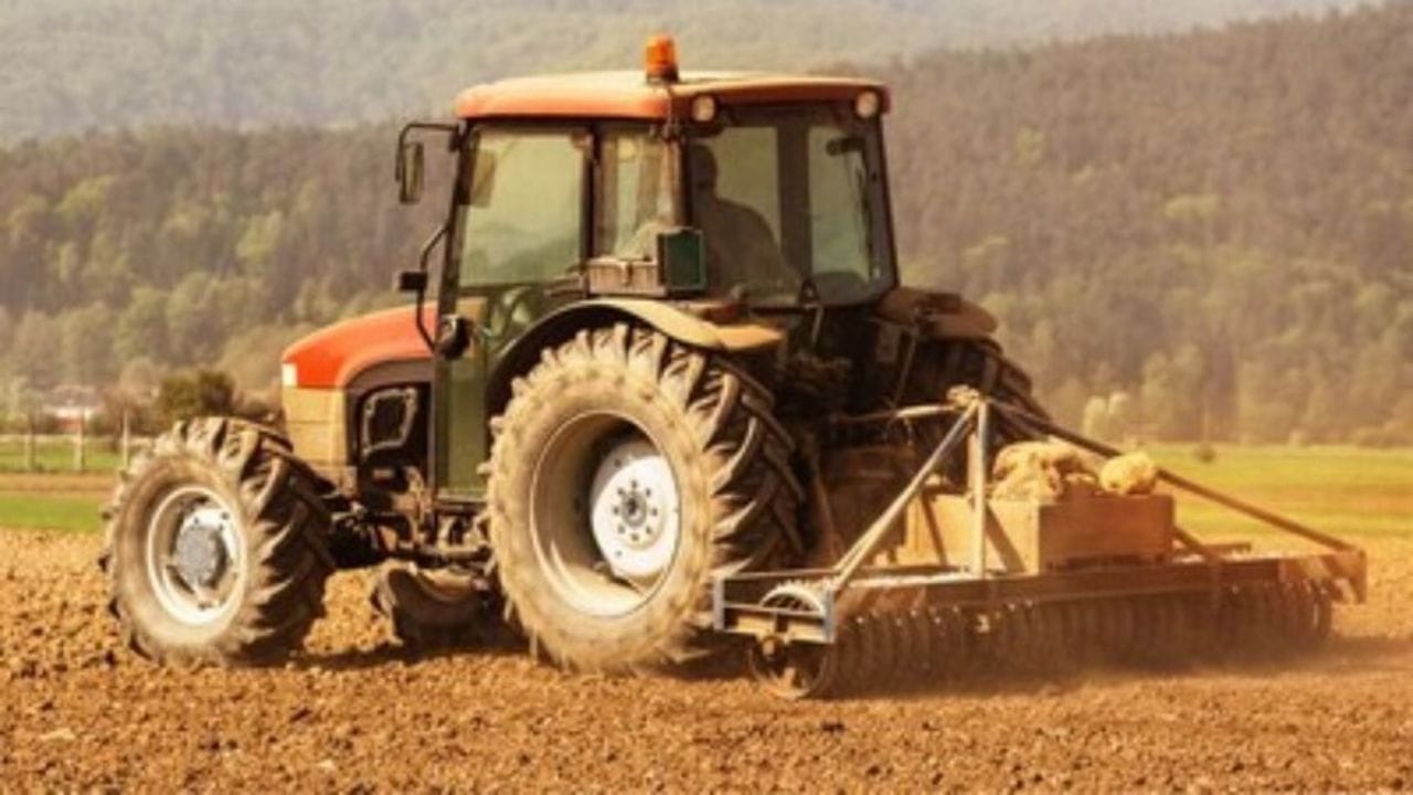 ટ્યુબ્ડ અને ટ્યુબલેસ બંને ટાયરમાં પાણી ભરી શકાય છે. એ નોંધવું જોઈએ કે કૃષિ ટ્રેક્ટરમાં હવા અને પાણીના વાલ્વ હોય છે. જ્યારે પાણી ભરાય છે, ત્યારે ટાયરની અંદરની હવા બીજા વાલ્વ દ્વારા બહાર નીકળે છે.
