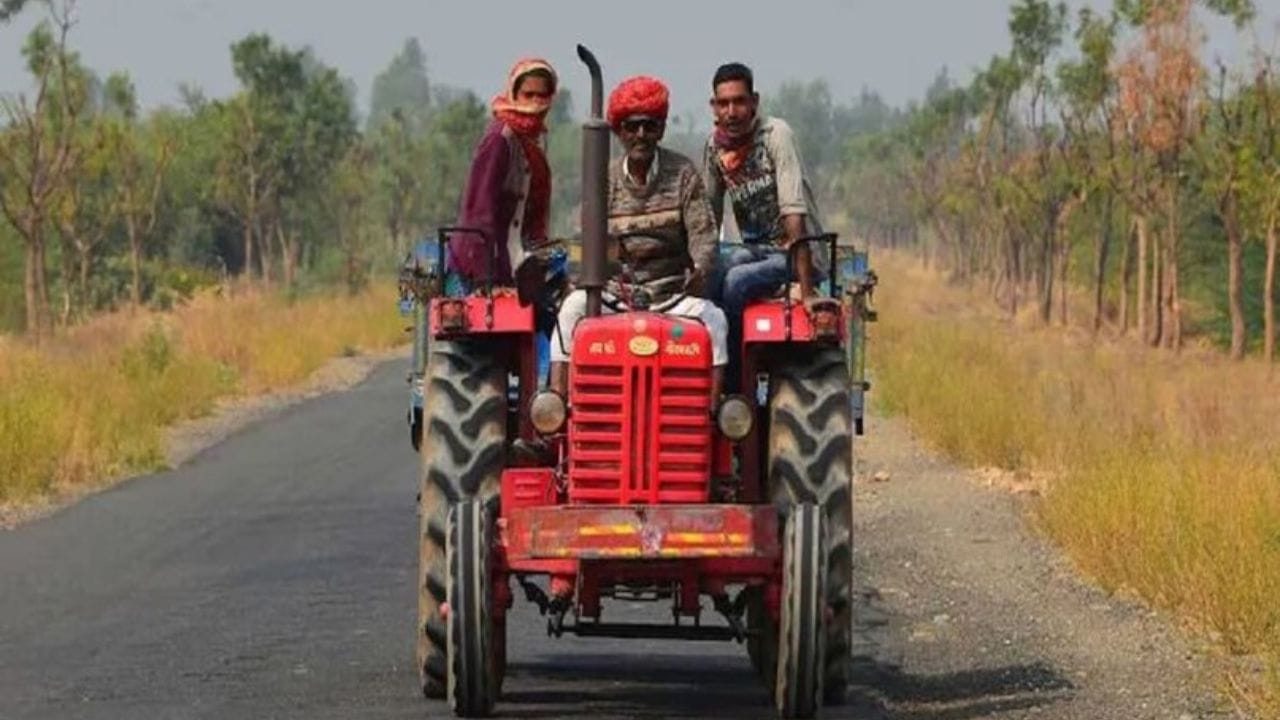 ટ્રેક્ટરને ક્યારેક પાણી ભરાયેલા ખેતરોમાં કામ કરવું પડે છે. આવા વિસ્તારોમાં જમીન ખૂબ લપસણી બની જાય છે. આવી પરિસ્થિતિઓમાં હળવા વજનના હવા ભરેલા ટાયર એક જગ્યાએ સરકવા અથવા ફરવા લાગે છે. જો કે, જો ટાયરમાં પાણી ભરાય છે, તો તે ભારે થઈ જાય છે અને પકડ મેળવે છે.
