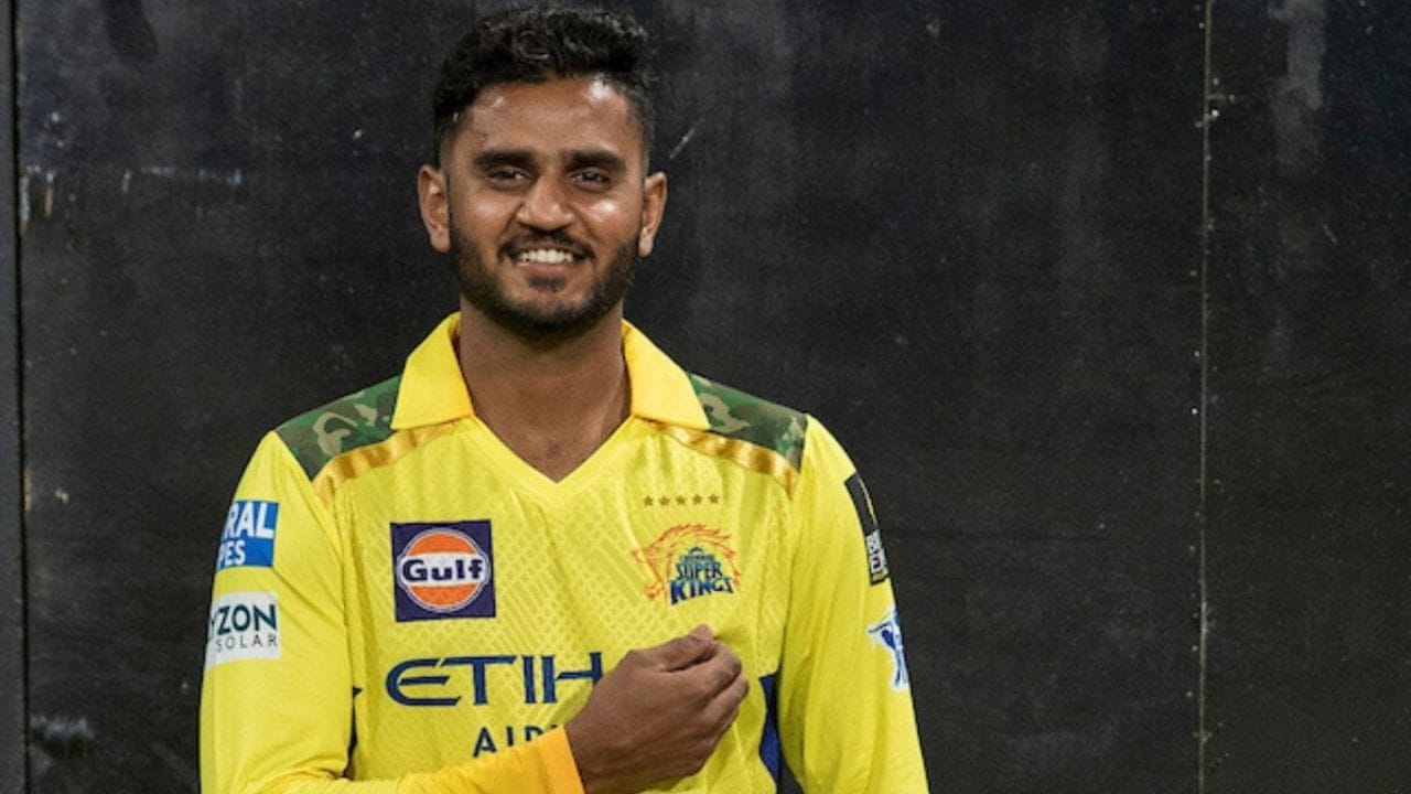 મહેસાણાનો યુવા ક્રિકેટર ઉર્વીલ પટેલ IPL 2026 માં ચેન્નાઈ સુપર કિંગ્સ ટીમનો ભાગ છે અને 26 એપ્રિલના રોજ ગુજરાત ટાઈટન્સ સામેની મેચમાં રમી રહ્યો હતો, જેથી તે પણ મત ના આપી શક્યો.  