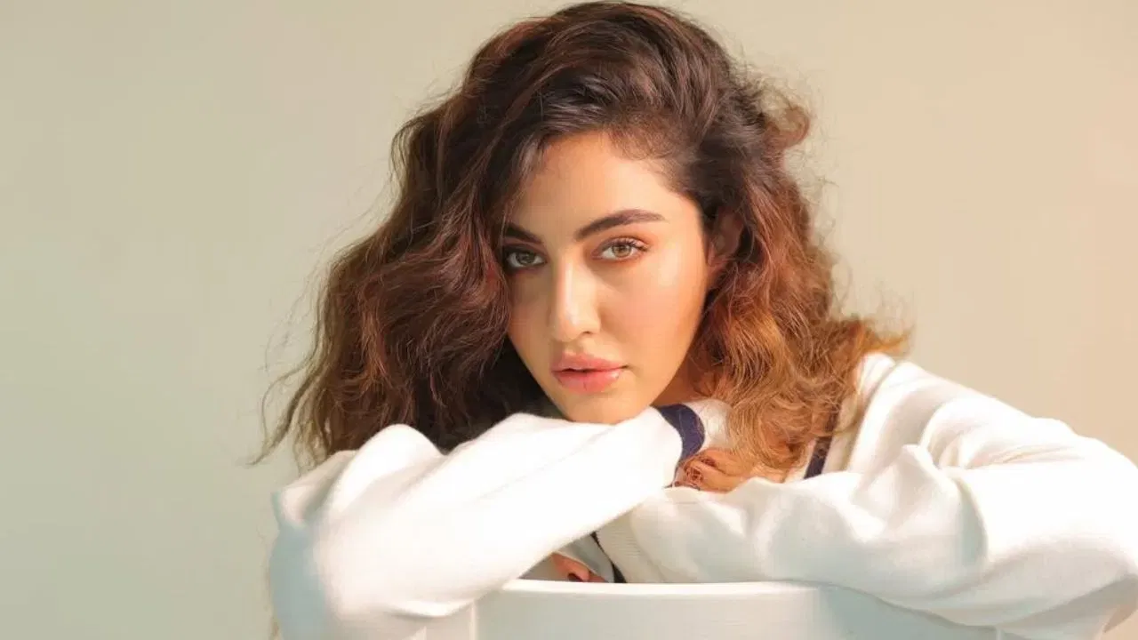 રસપ્રદ વાત એ છે કે, સમરીન કૌર રણવીર સિંહની ફિલ્મ '83'માં પણ જોવા મળી હતી. 1983 ના ક્રિકેટ વર્લ્ડ કપમાં ભારતની ઐતિહાસિક જીત પર આધારિત, આ ફિલ્મમાં તેણી એક ક્રિકેટરની મંગેતરની ભૂમિકા ભજવતી જોવા મળી હતી. (ફોટો ક્રેડિટ-google)