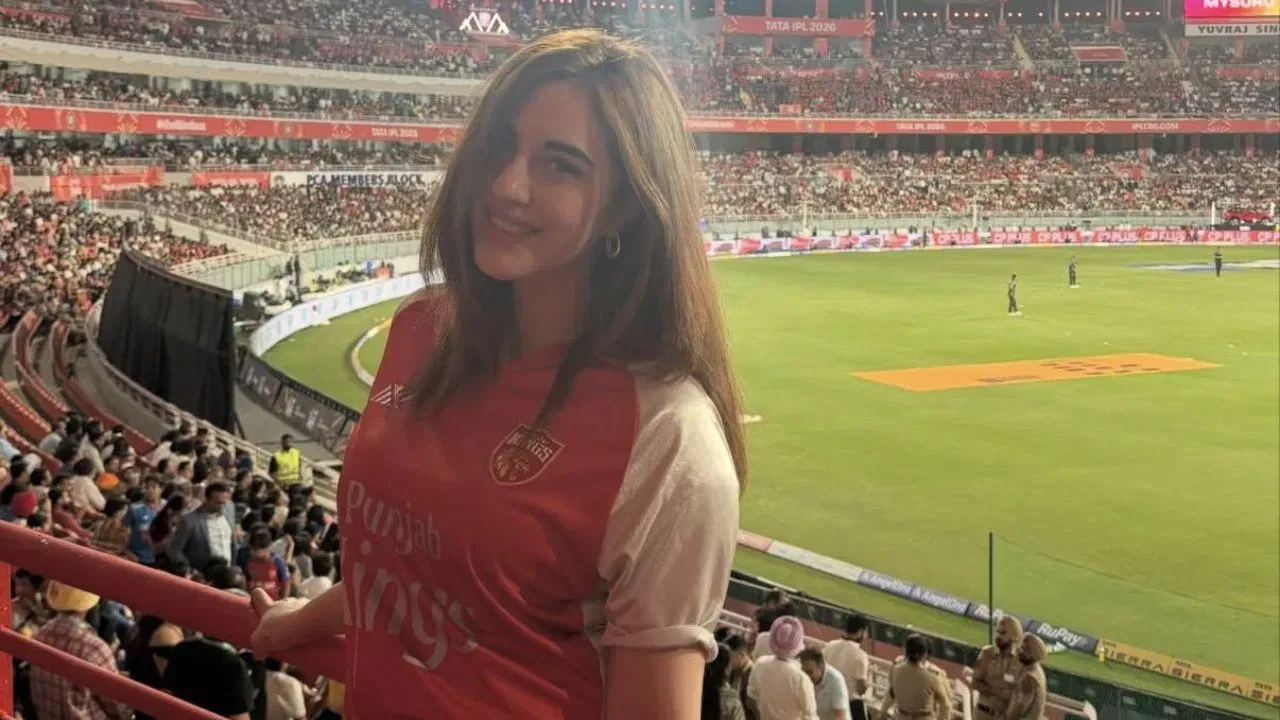 IPL દરમિયાન, સમરીન કૌરના ઘણા ફોટા પણ વાયરલ થયા, જેમાં તે IPL મેચ દરમિયાન સ્ટેડિયમમાં પંજાબ કિંગ્સ માટે ચીયર કરતી જોવા મળી હતી; આનાથી બંને વચ્ચે સંભવિત જોડાણ અંગે લોકોમાં ચર્ચા વધુ તીવ્ર બની છે. (ફોટો ક્રેડિટ-google)