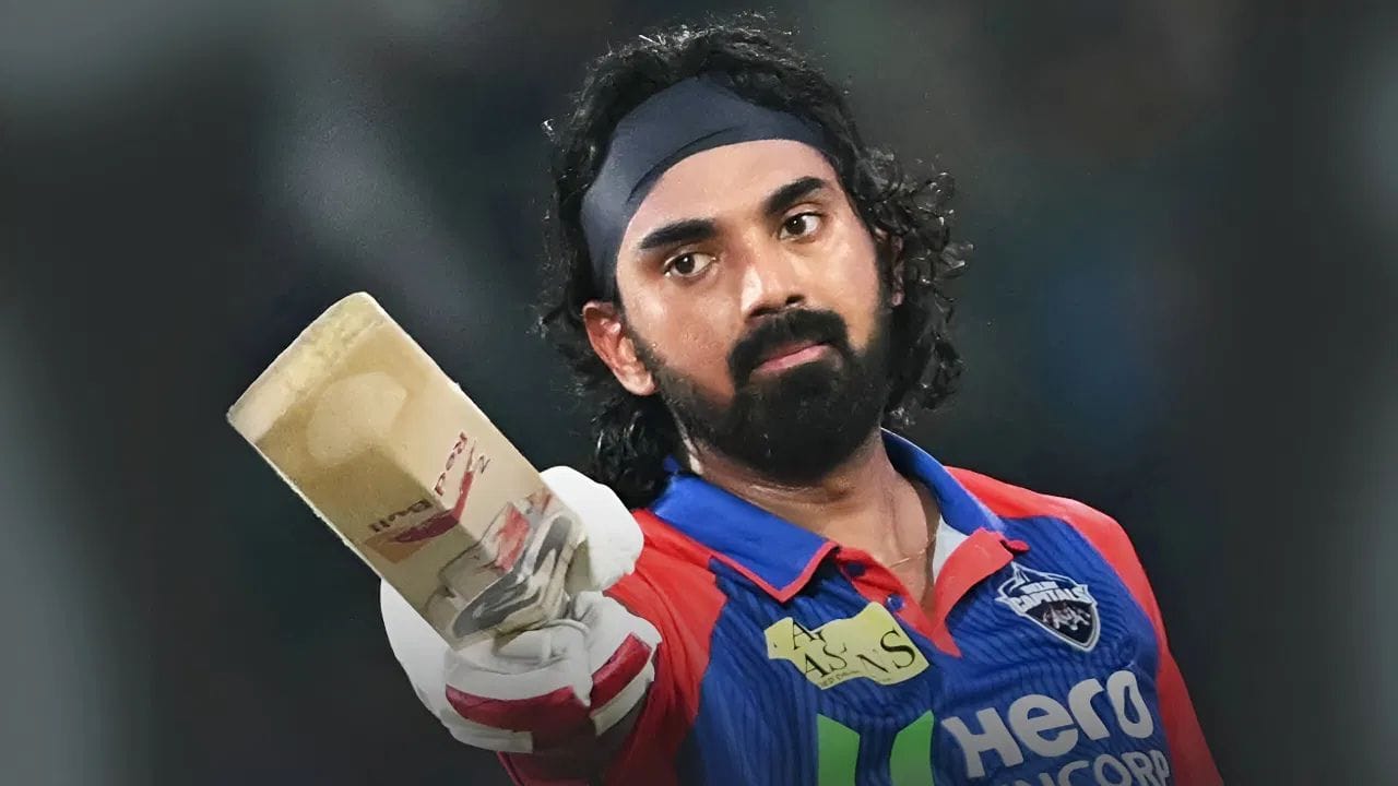 IPLમાં વિકેટકીપર તરીકે સૌથી વધુ 50+ રન બનાવનારા ખેલાડીઓની યાદીમાં કેએલ રાહુલ ટોચ પર છે. કેએલ રાહુલે 82 ઇનિંગ્સમાં કુલ 30 વખત આ સિદ્ધિ મેળવી છે.  