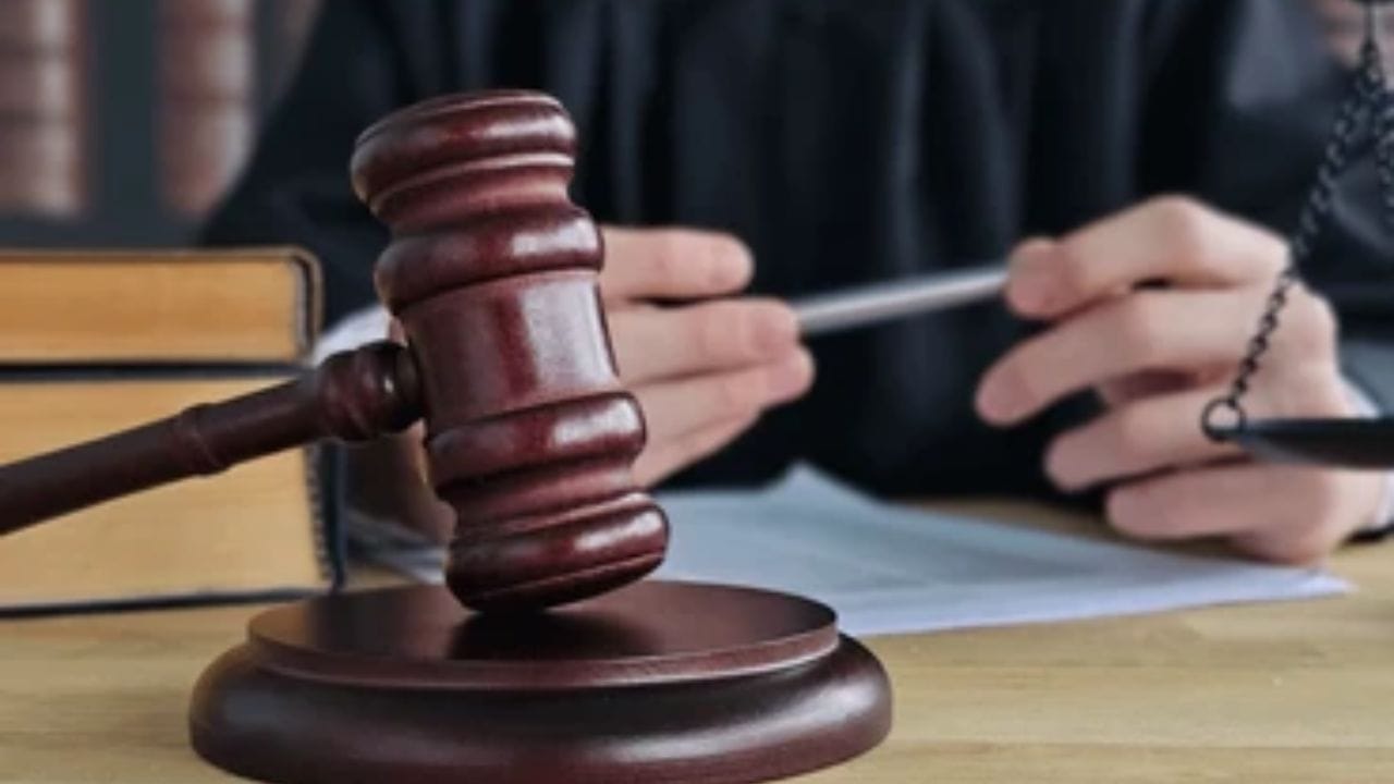 તેથી, જો તમે લગ્ન પછી નામ બદલવા અંગે વિચારી રહ્યા છો, તો આ જાણવું જરૂરી છે કે આ સંપૂર્ણપણે તમારો વ્યક્તિગત નિર્ણય છે. સમાજની પરંપરાઓ એક બાબત છે, પરંતુ કાયદો તમને સ્વતંત્રતા આપે છે કે તમે તમારી ઓળખ કેવી રીતે રાખવી છે.
