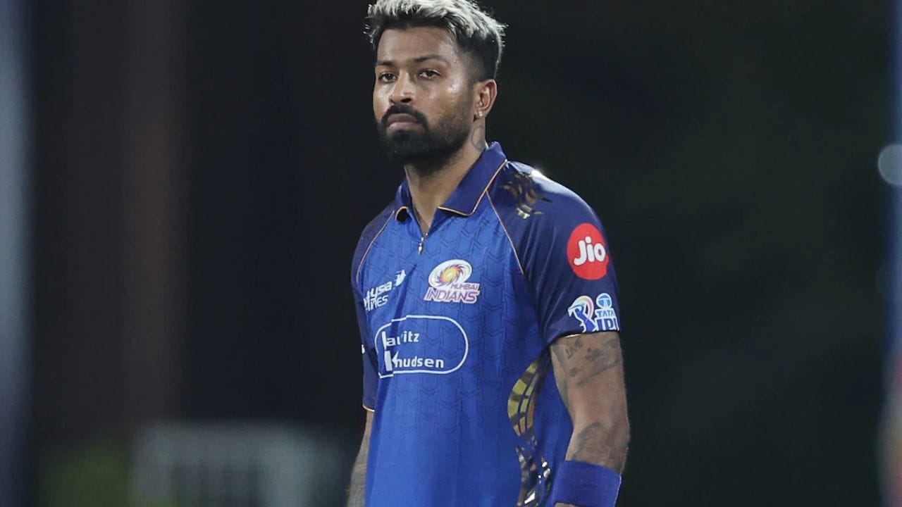પાંચ વખતની IPL ચેમ્પિયન મુંબઈ ઈન્ડિયન્સ નવ મેચમાંથી માત્ર બે જીત સાથે પોઈન્ટ ટેબલમાં નવમા સ્થાને છે.