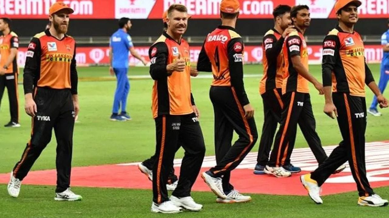 2021માં સનરાઈઝર્સ હૈદરાબાદ પાસે એક સિઝનમાં ત્રણ કેપ્ટન હતા. ડેવિડ વોર્નર પછી, કેન વિલિયમસન તે સિઝનમાં કેપ્ટન બન્યો, અને પછી મનીષ પાંડેએ પણ ટીમનું નેતૃત્વ કર્યું.