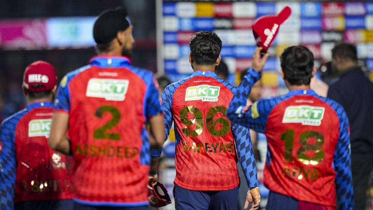 પંજાબ કિંગ્સના બીજા હોમ ગ્રાઉન્ડ ધર્મશાલામાં આ સિઝનની પહેલી મેચ રમાઈ હતી. પંજાબે મજબૂત શરૂઆત કરી હતી. ઓપનર પ્રિયાંશ આર્યએ પહેલા જ બોલ પર છગ્ગો માર્યો હતો અને માત્ર 2.4 ઓવરમાં 50 રનનો આંકડો પૂરો કર્યો હતો. 