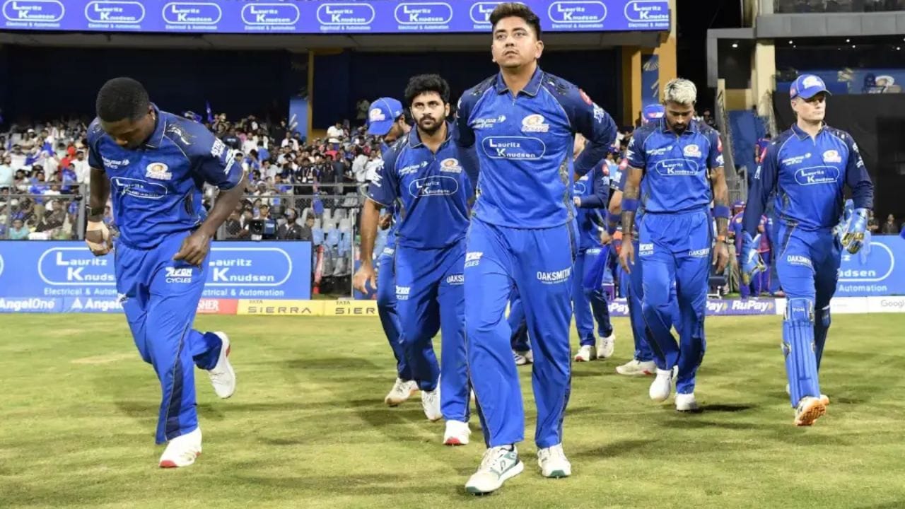 પંજાબ કિંગ્સ અને મુંબઈ ઇન્ડિયન્સે અત્યાર સુધી IPLમાં 35 મેચ રમી છે. પંજાબ કિંગ્સે આમાંથી 18 મેચ જીતી છે. જ્યારે મુંબઈ ઇન્ડિયન્સે 17 જીતી છે. 