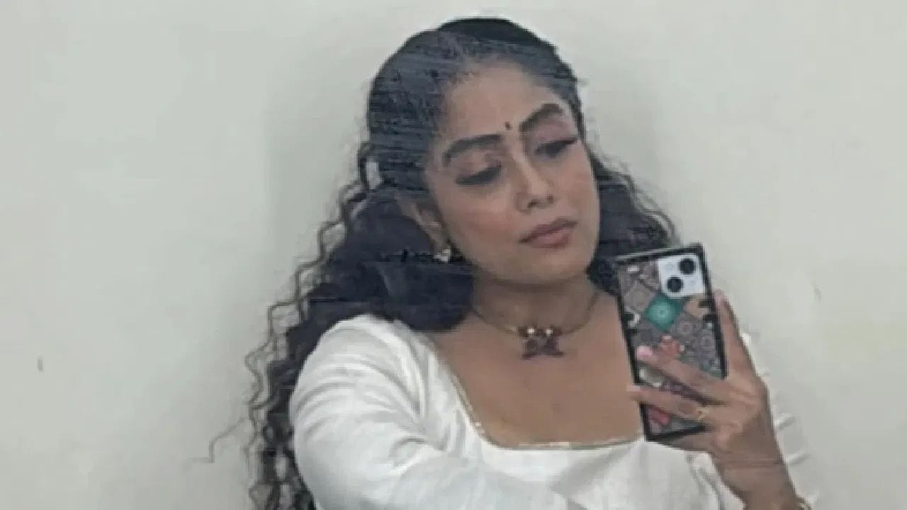 અભિરામીના આ નિવેદન બાદ સોશિયલ મીડિયા પર મોટી ચર્ચા શરૂ થઈ ગઈ છે. ઘણા યુઝર્સ અને ચાહકોએ તેના વલણને સમર્થન આપ્યું છે અને કહ્યું છે કે કોઈપણ ક્રિએટર માટે તેની મર્યાદા અને પસંદગીનું સન્માન થવું જોઈએ.