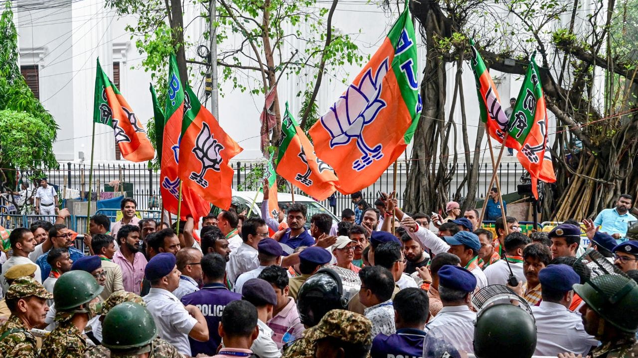 Breaking News : બંગાળમાં જીતની ઉજવણી પર લાગ્યો બ્રેક, રેલીઓ અને સરઘસ પર પ્રતિબંધ