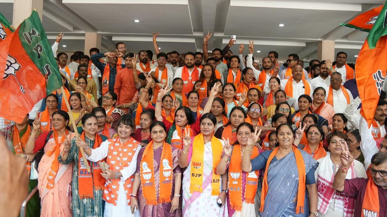 ભૂપેન્દ્ર પટેલ દ્વારા ઝાલમૂડી આરોગવું એ પશ્ચિમ બંગાળના સ્થાનિક લોકો સાથે સીધું જોડાણ સાધવાનો એક પ્રયાસ હતો, જે તેમની અસ્મિતા એટલે કે સાંસ્કૃતિક ઓળખને માન આપવા સમાન ગણી શકાય.