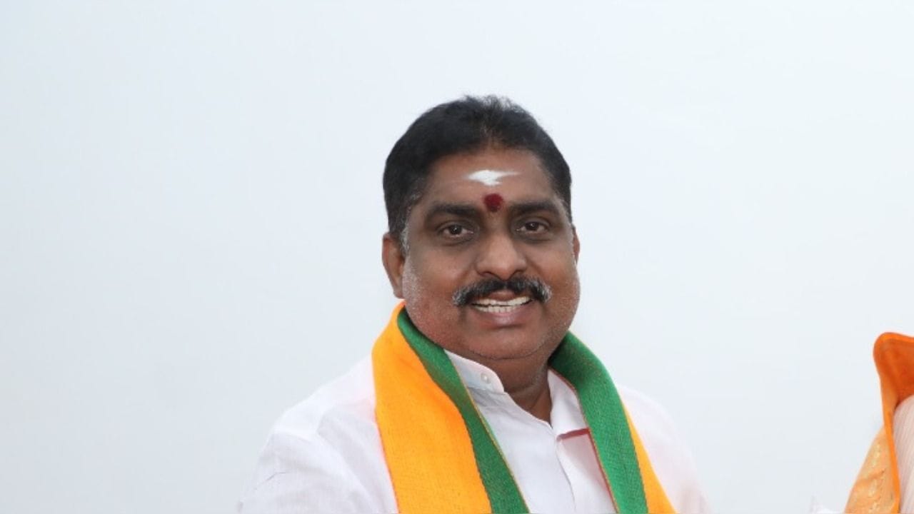 બીજી તરફ ભાજપ-આગેવાનીવાળા NDA ગઠબંધન તરફથી A. Namassivayam એક મુખ્ય અને પ્રભાવશાળી ચહેરા તરીકે ચૂંટણી મેદાનમાં છે. (Image Credit Source: Social Media)